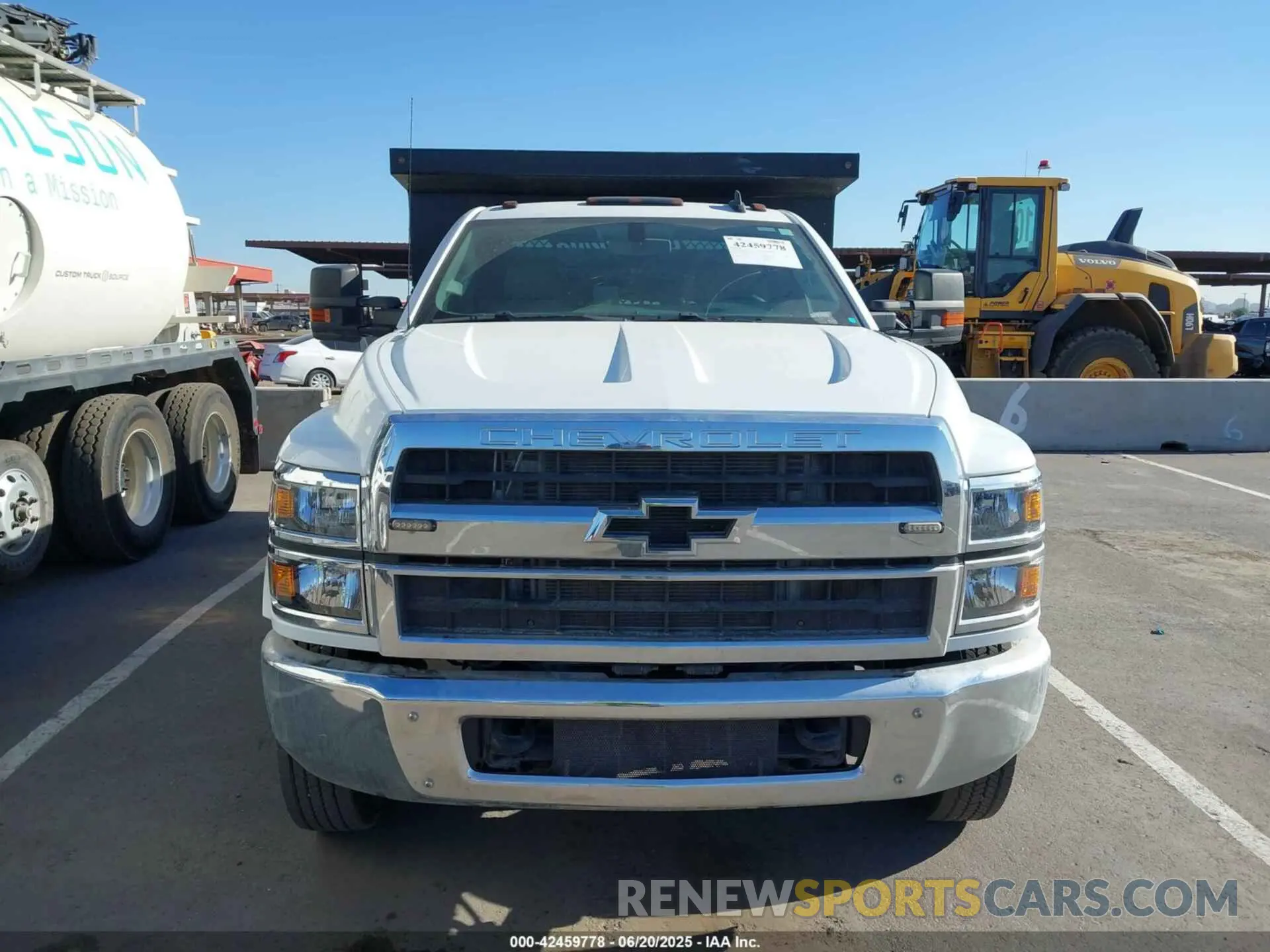 11 Photograph of a damaged car 1HTKHPVM0NH187886 CHEVROLET SILVERADO 4500HD 2022