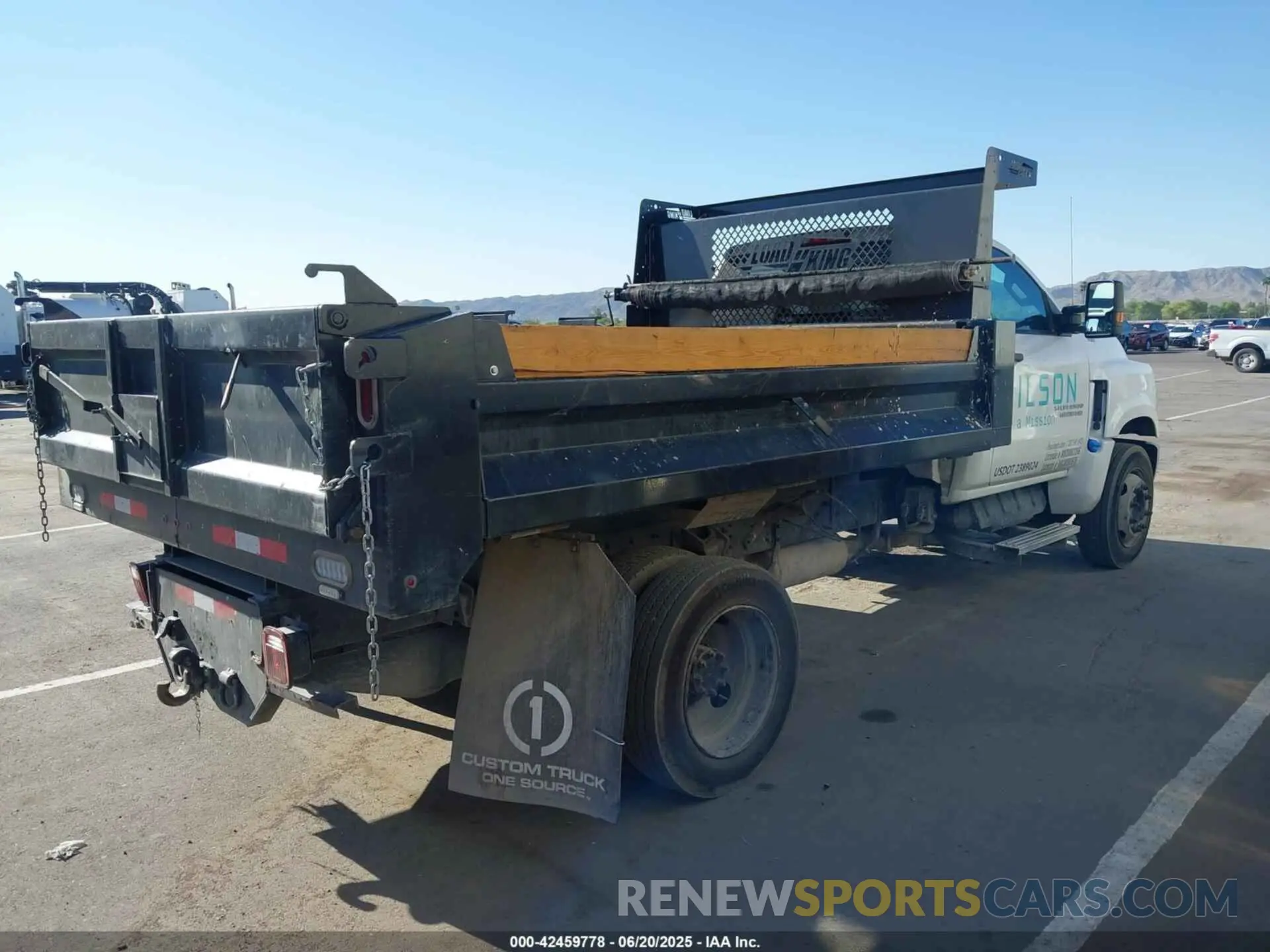 4 Photograph of a damaged car 1HTKHPVM0NH187886 CHEVROLET SILVERADO 4500HD 2022