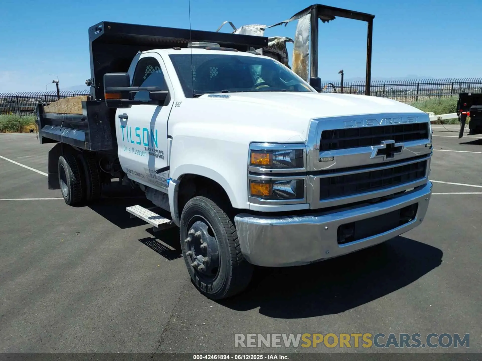 1 Photograph of a damaged car 1HTKHPVM2NH187890 CHEVROLET SILVERADO 4500HD 2022
