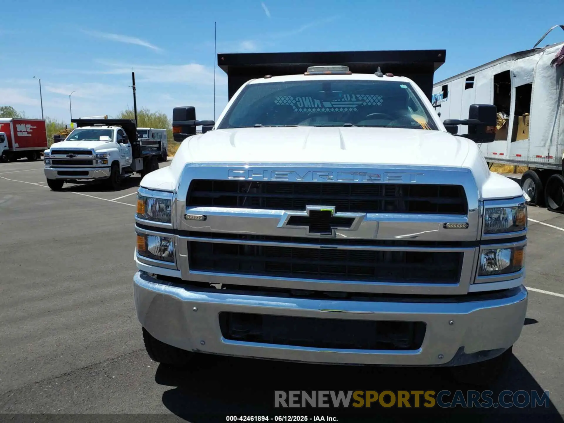 11 Photograph of a damaged car 1HTKHPVM2NH187890 CHEVROLET SILVERADO 4500HD 2022