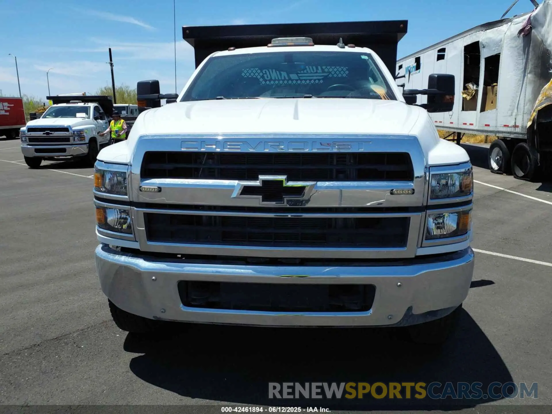 13 Photograph of a damaged car 1HTKHPVM2NH187890 CHEVROLET SILVERADO 4500HD 2022
