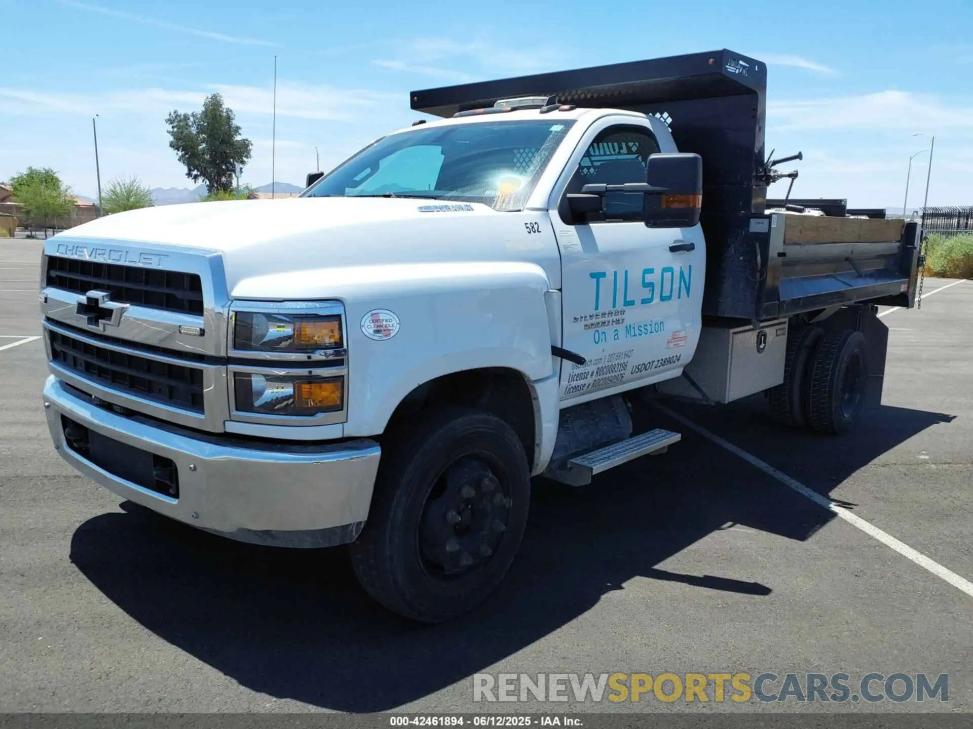 2 Photograph of a damaged car 1HTKHPVM2NH187890 CHEVROLET SILVERADO 4500HD 2022