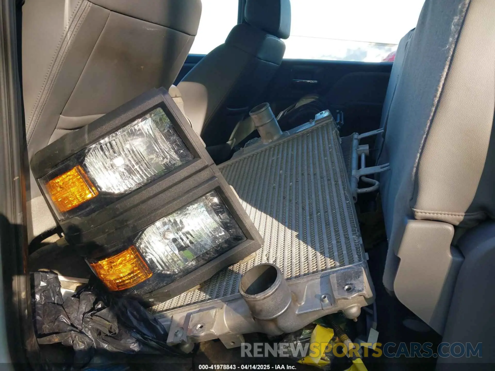 12 Photograph of a damaged car 1HTKJPVK6NH772958 CHEVROLET SILVERADO 4500HD 2022