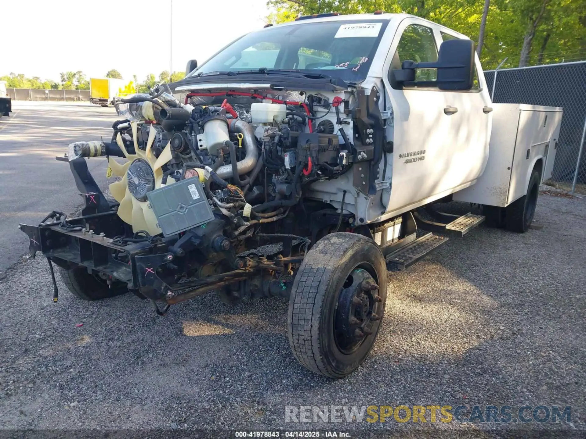 2 Photograph of a damaged car 1HTKJPVK6NH772958 CHEVROLET SILVERADO 4500HD 2022