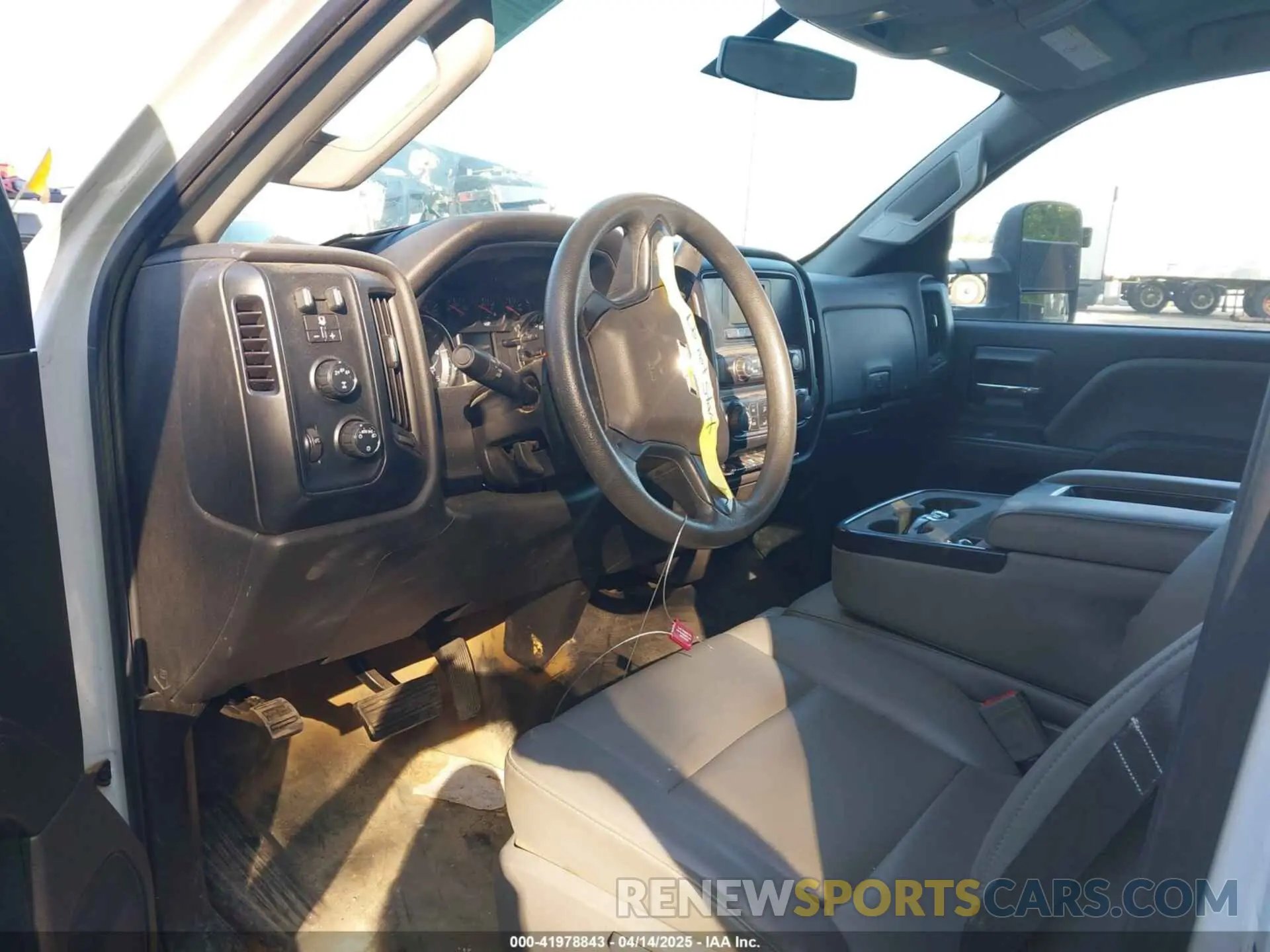 6 Photograph of a damaged car 1HTKJPVK6NH772958 CHEVROLET SILVERADO 4500HD 2022