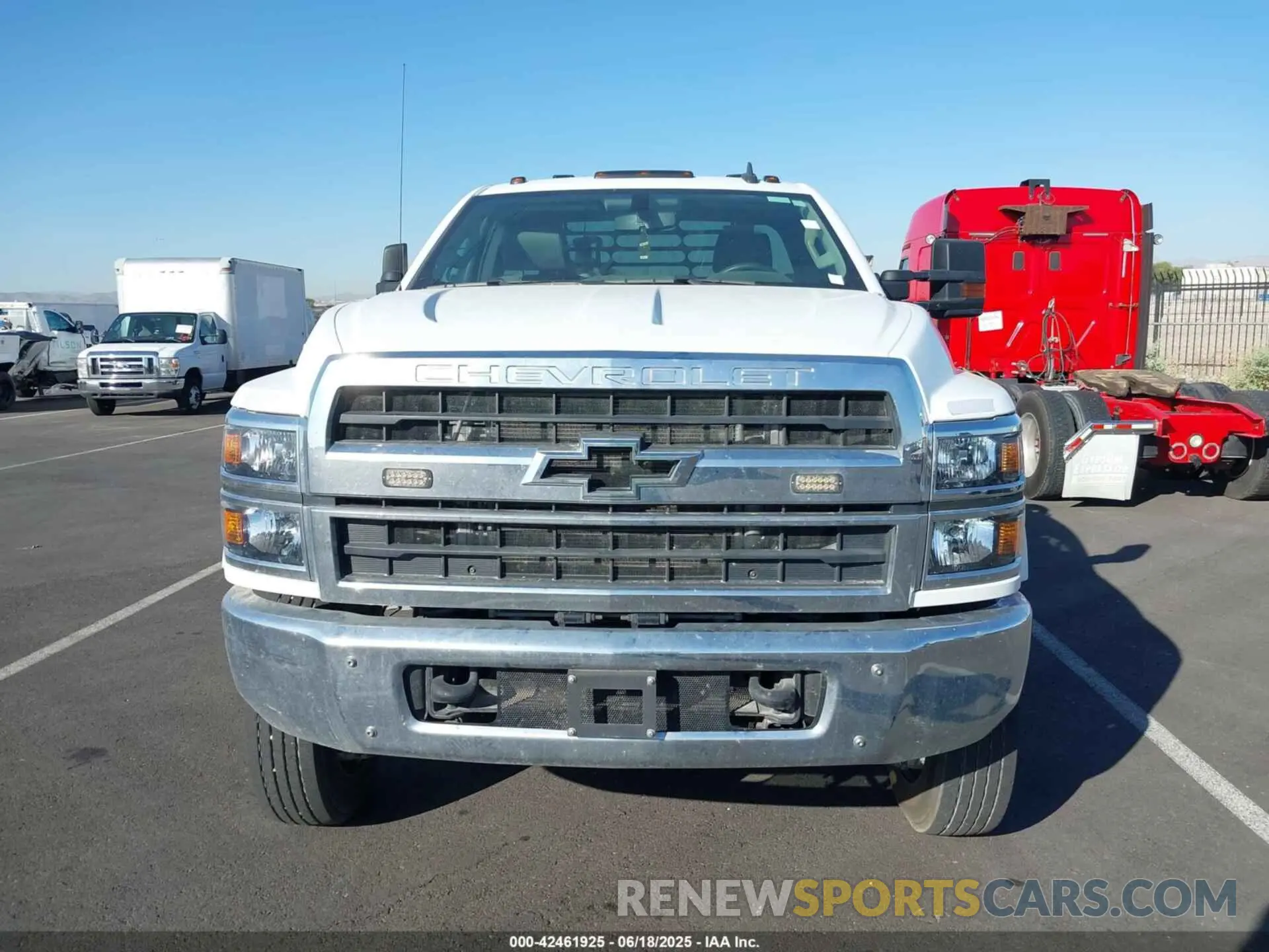 11 Photograph of a damaged car 1HTKJPVM6NH627632 CHEVROLET SILVERADO 4500HD 2022