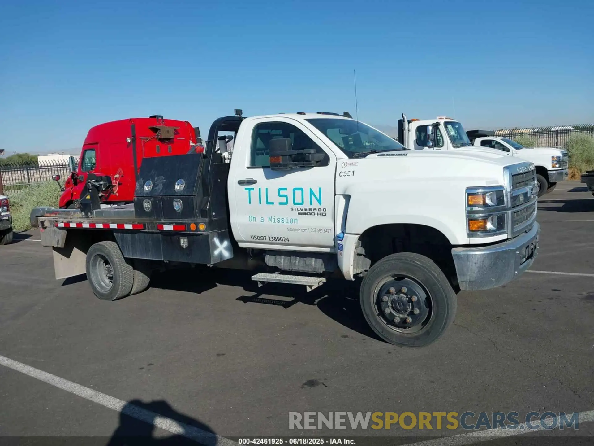 13 Photograph of a damaged car 1HTKJPVM6NH627632 CHEVROLET SILVERADO 4500HD 2022