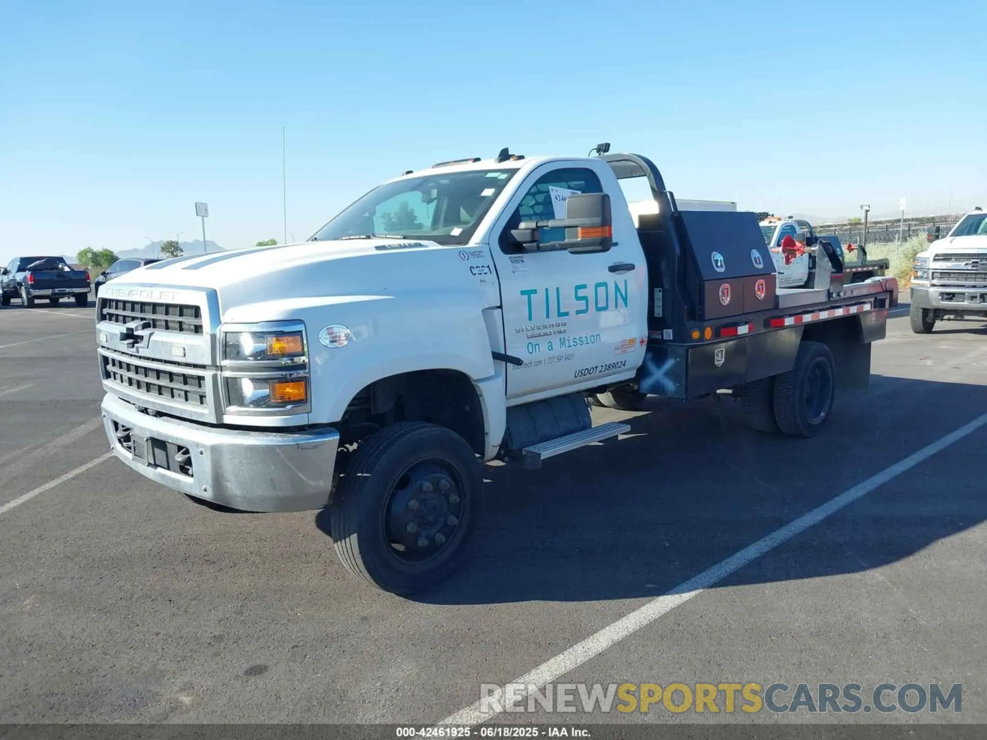 2 Photograph of a damaged car 1HTKJPVM6NH627632 CHEVROLET SILVERADO 4500HD 2022