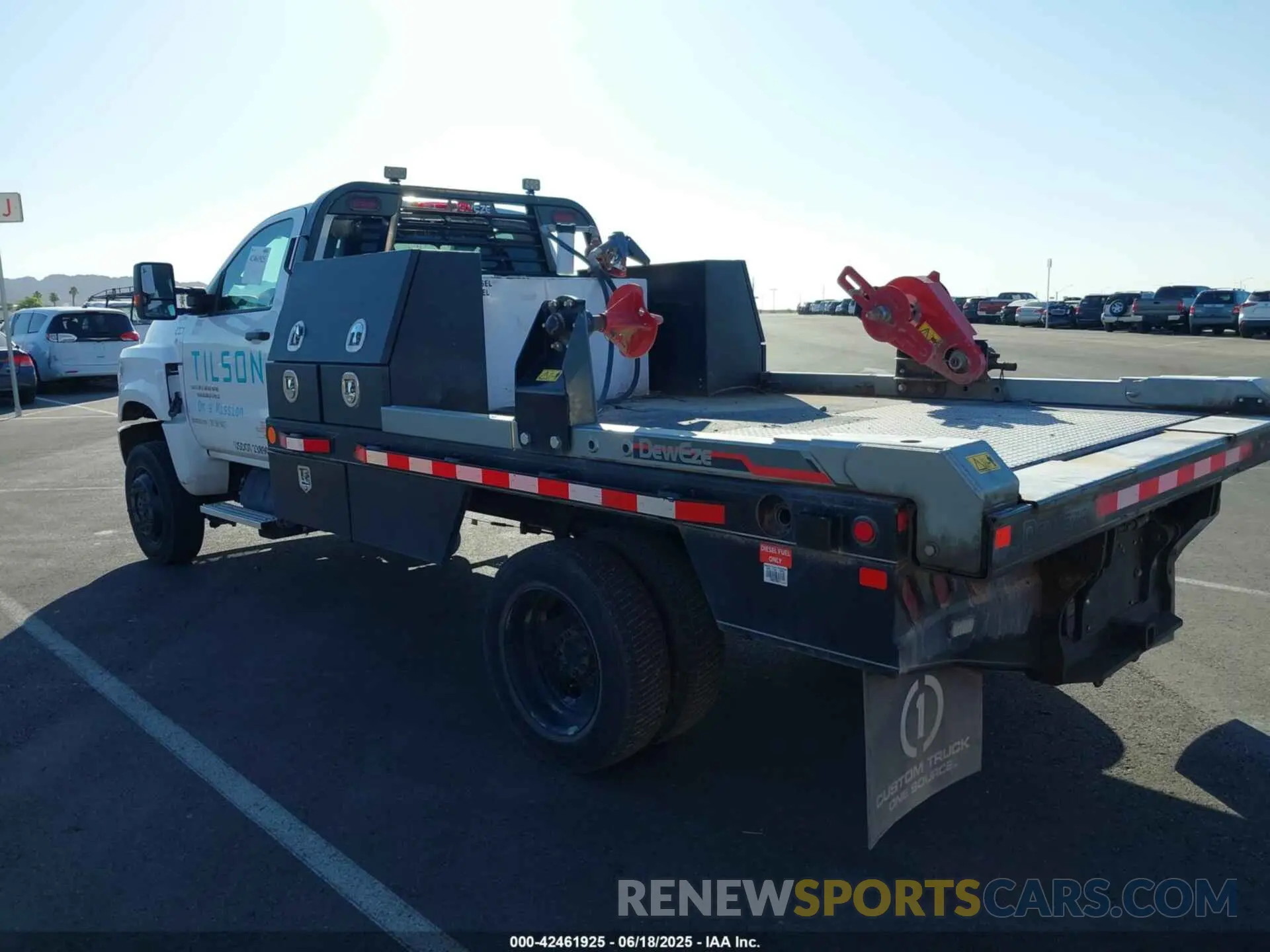 3 Photograph of a damaged car 1HTKJPVM6NH627632 CHEVROLET SILVERADO 4500HD 2022
