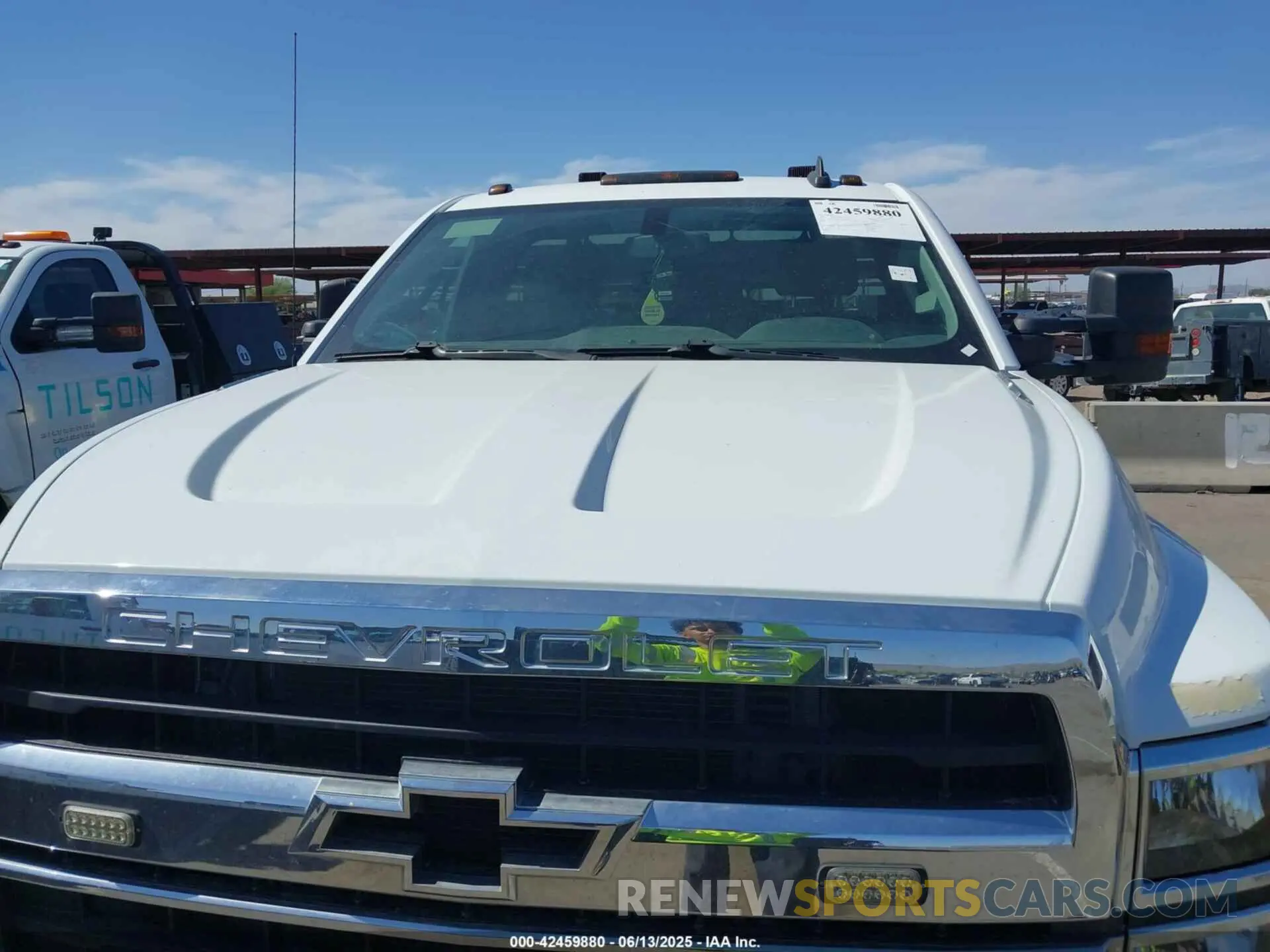 11 Photograph of a damaged car 1HTKJPVM7NH619135 CHEVROLET SILVERADO 4500HD 2022