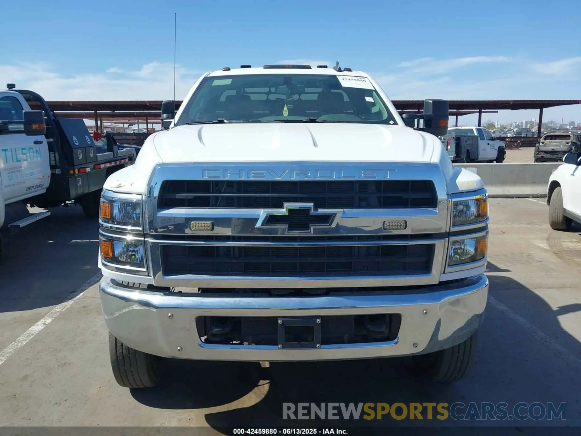 12 Photograph of a damaged car 1HTKJPVM7NH619135 CHEVROLET SILVERADO 4500HD 2022