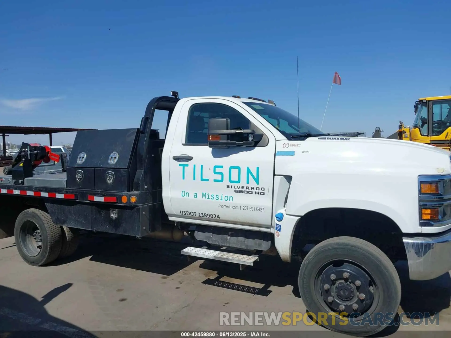 13 Photograph of a damaged car 1HTKJPVM7NH619135 CHEVROLET SILVERADO 4500HD 2022