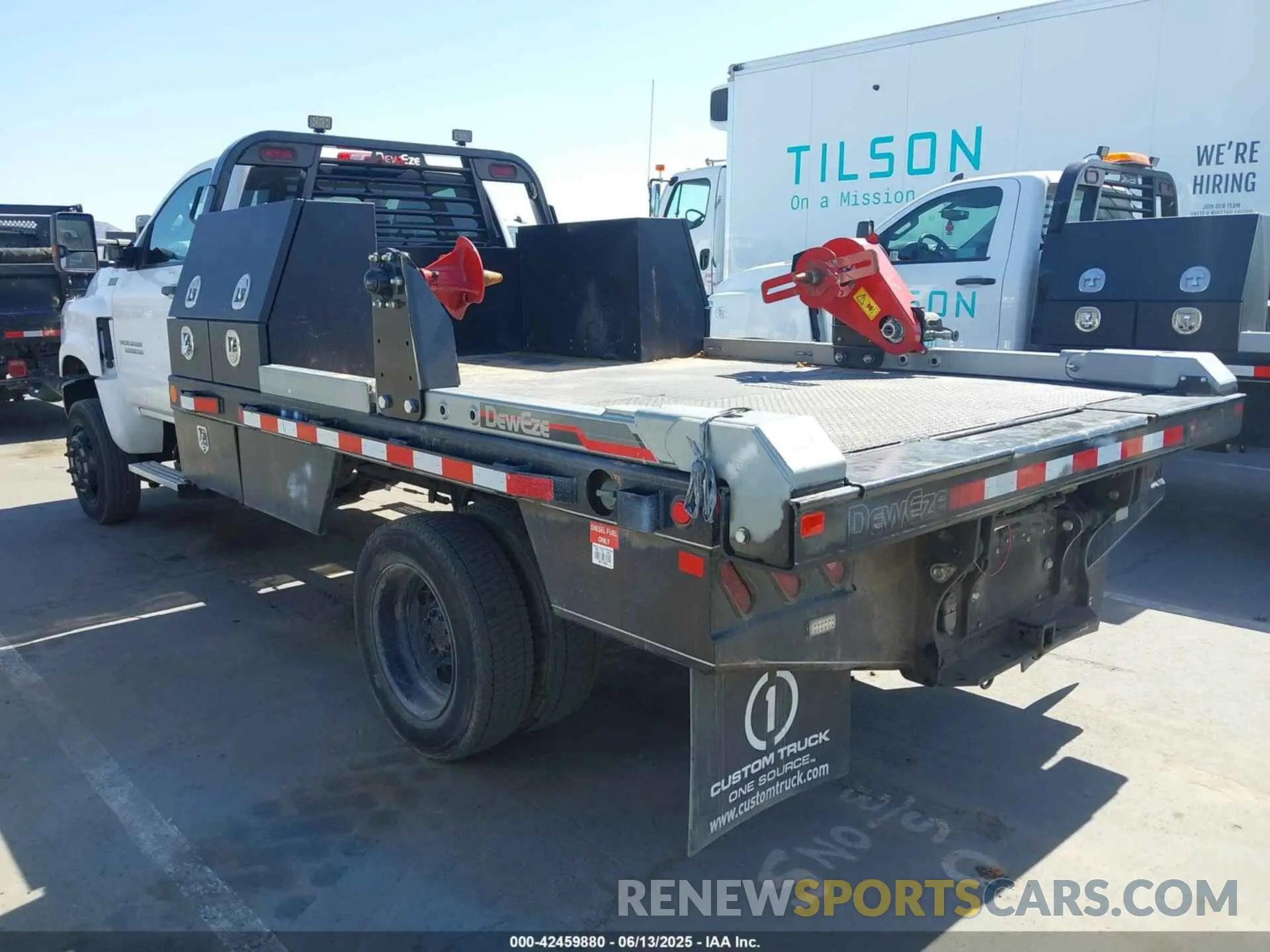 3 Photograph of a damaged car 1HTKJPVM7NH619135 CHEVROLET SILVERADO 4500HD 2022