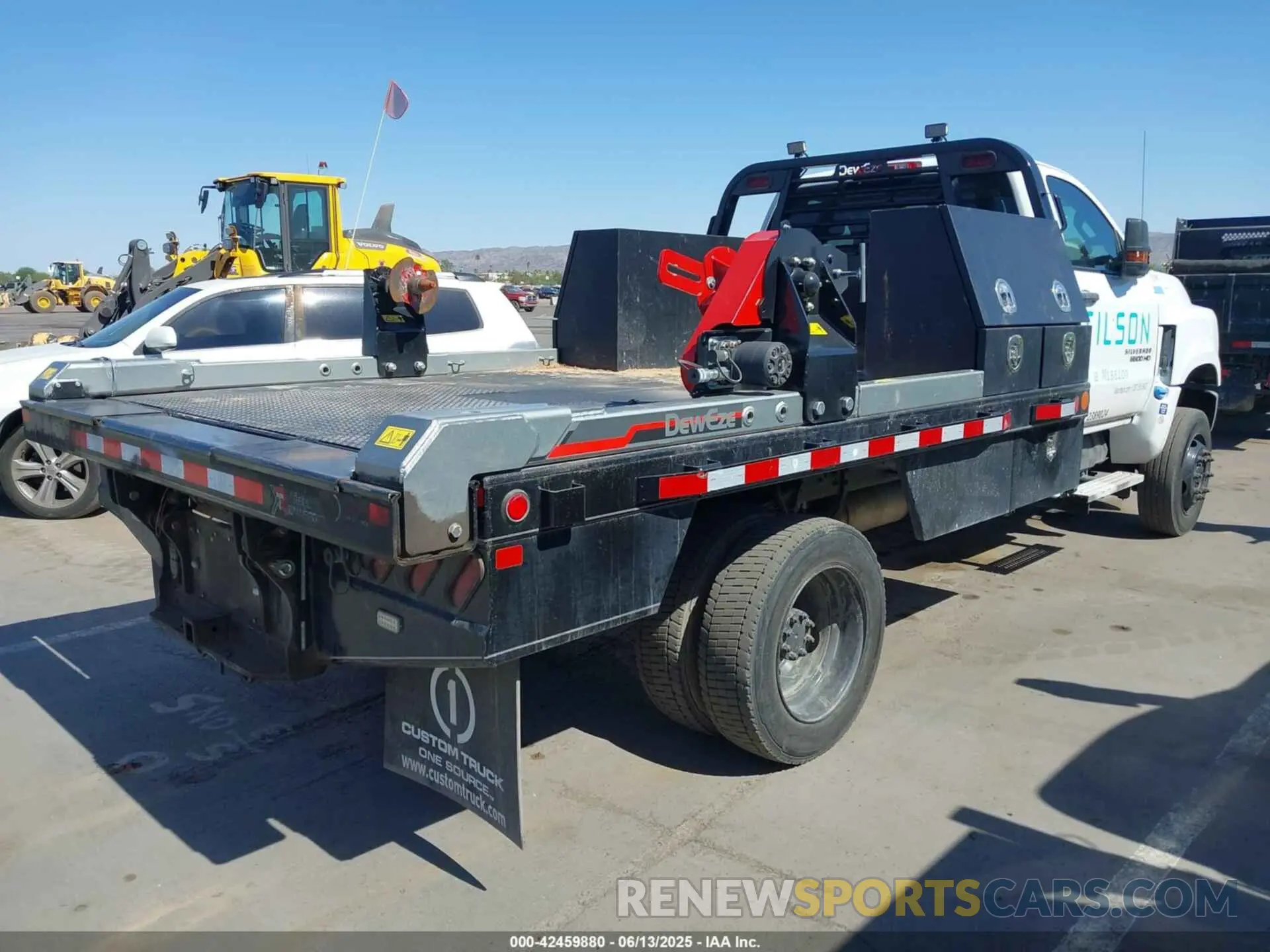 4 Photograph of a damaged car 1HTKJPVM7NH619135 CHEVROLET SILVERADO 4500HD 2022