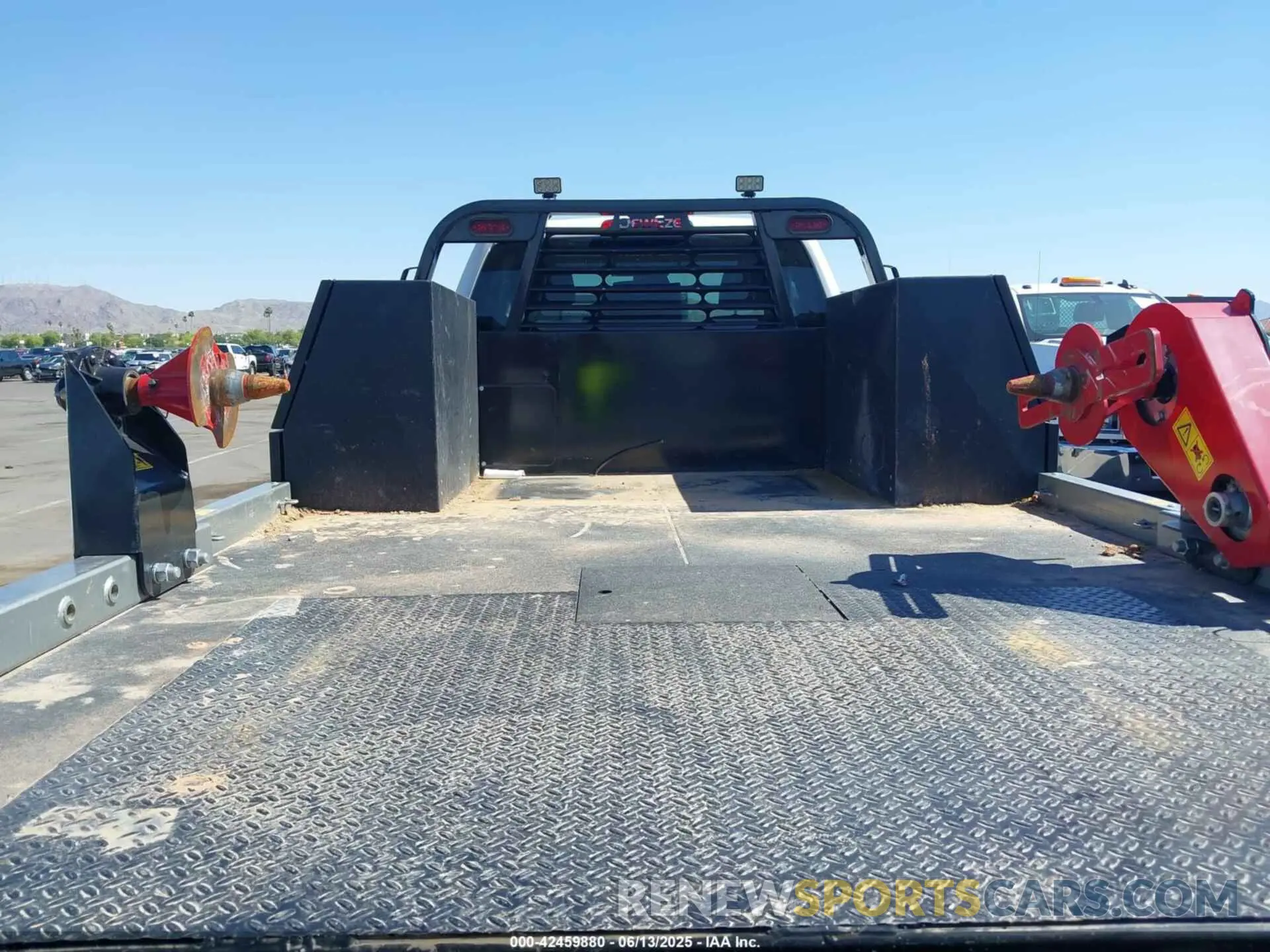 6 Photograph of a damaged car 1HTKJPVM7NH619135 CHEVROLET SILVERADO 4500HD 2022