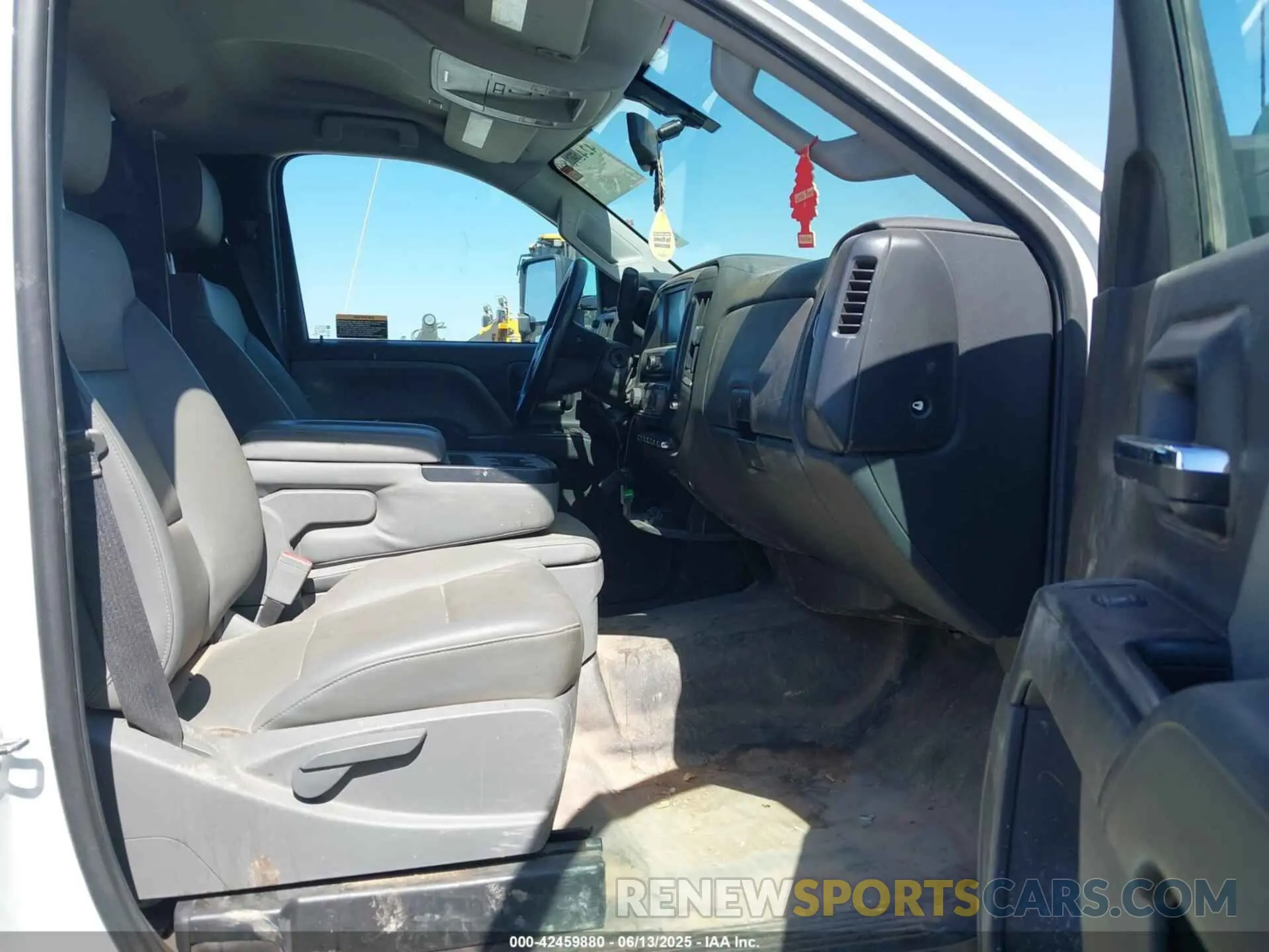 7 Photograph of a damaged car 1HTKJPVM7NH619135 CHEVROLET SILVERADO 4500HD 2022