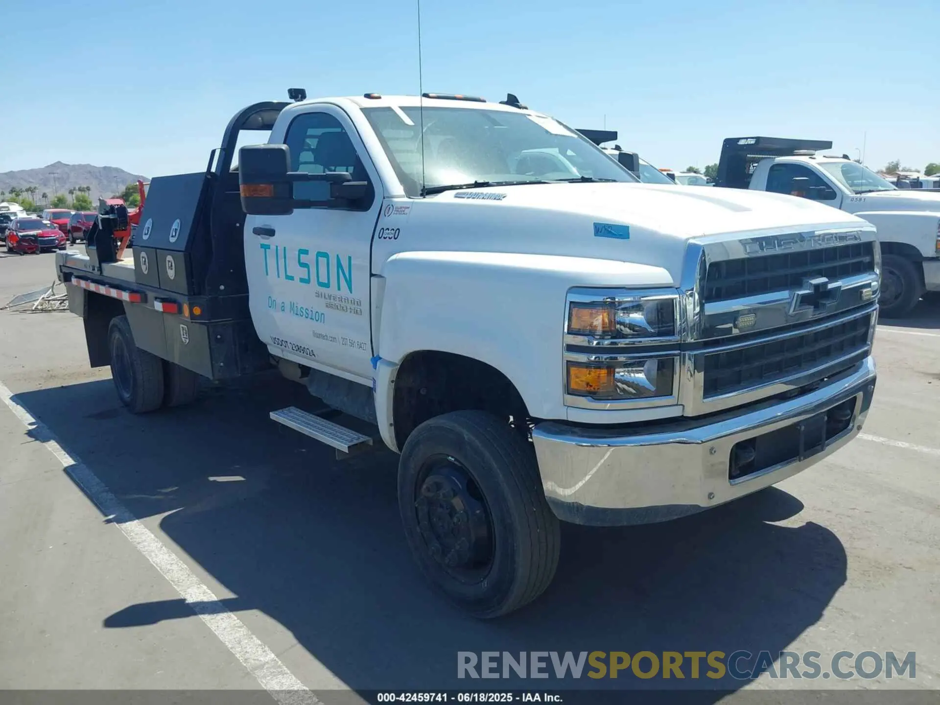 1 Photograph of a damaged car 1HTKJPVM7NH627428 CHEVROLET SILVERADO 4500HD 2022