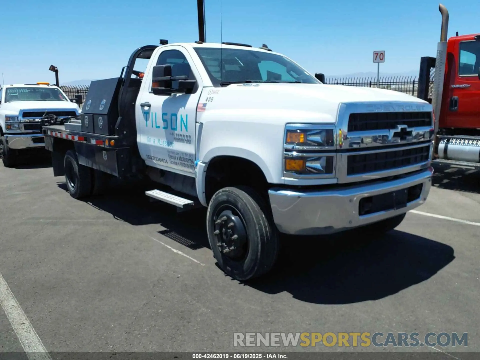 1 Photograph of a damaged car 1HTKJPVM9NH622621 CHEVROLET SILVERADO 4500HD 2022