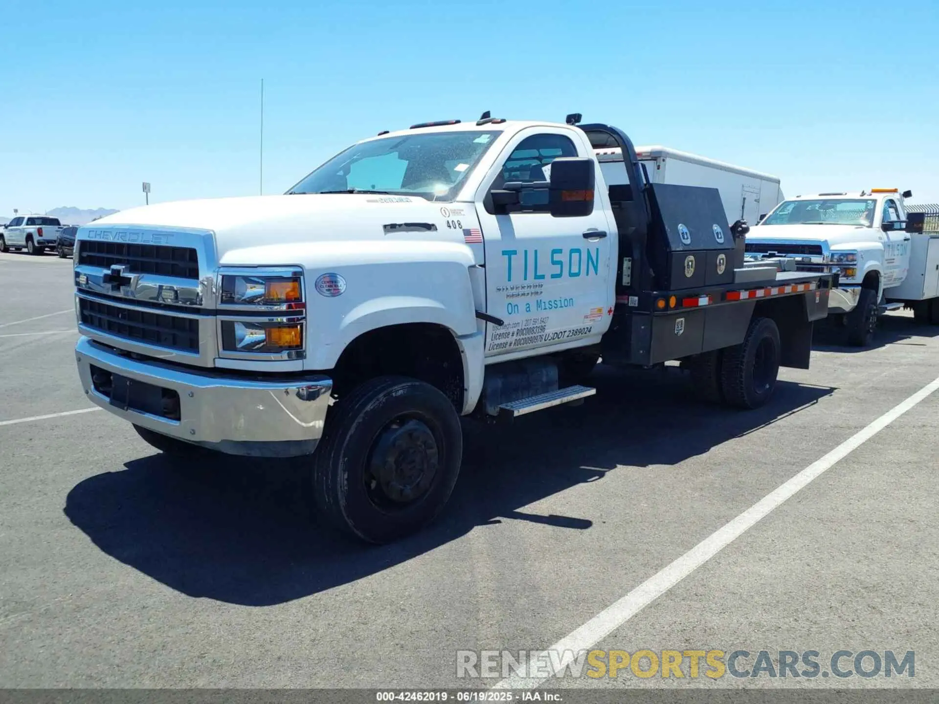 2 Photograph of a damaged car 1HTKJPVM9NH622621 CHEVROLET SILVERADO 4500HD 2022