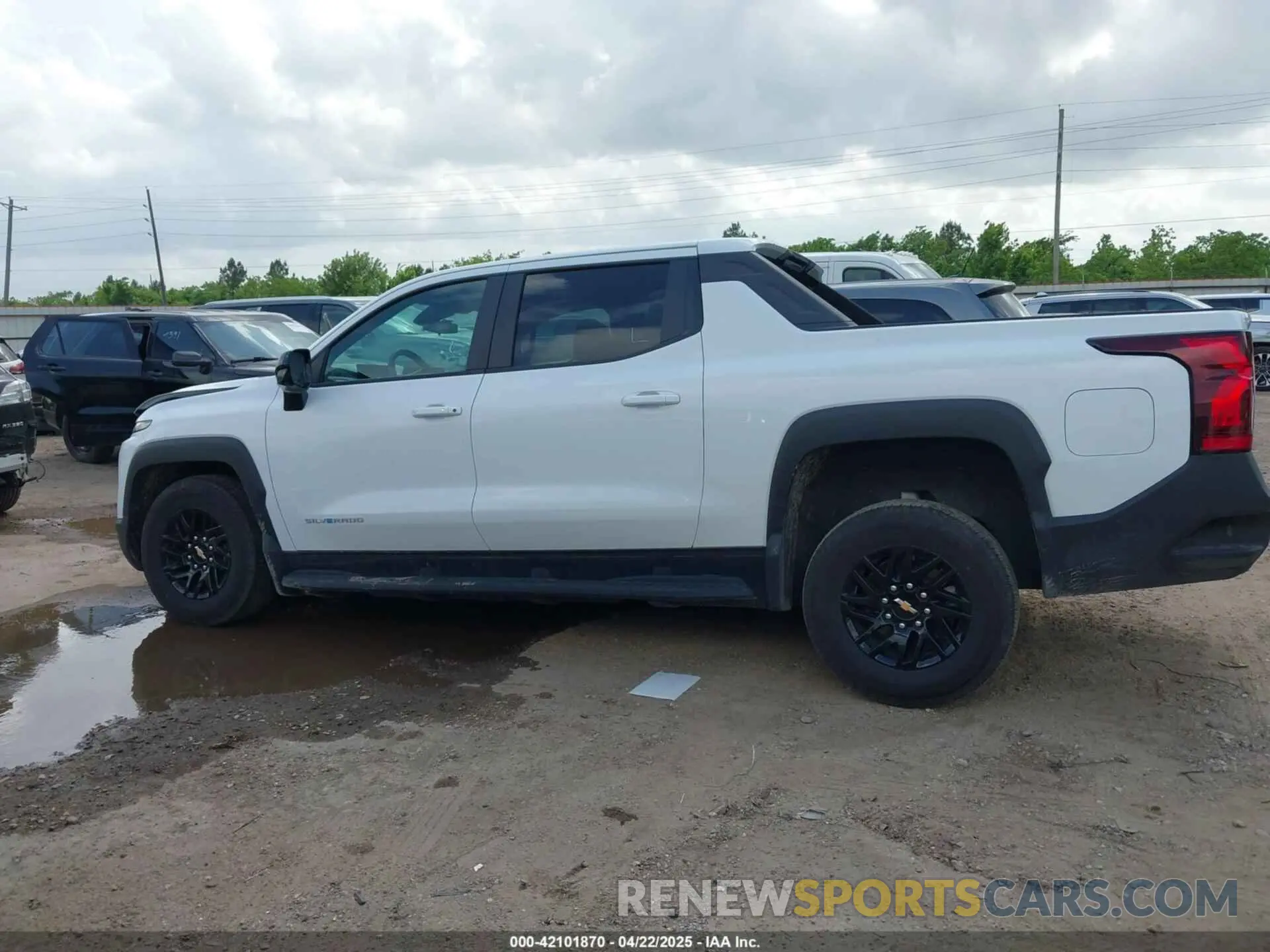 14 Photograph of a damaged car 1GC10VEL6RU200925 CHEVROLET SILVERADO EV 2024