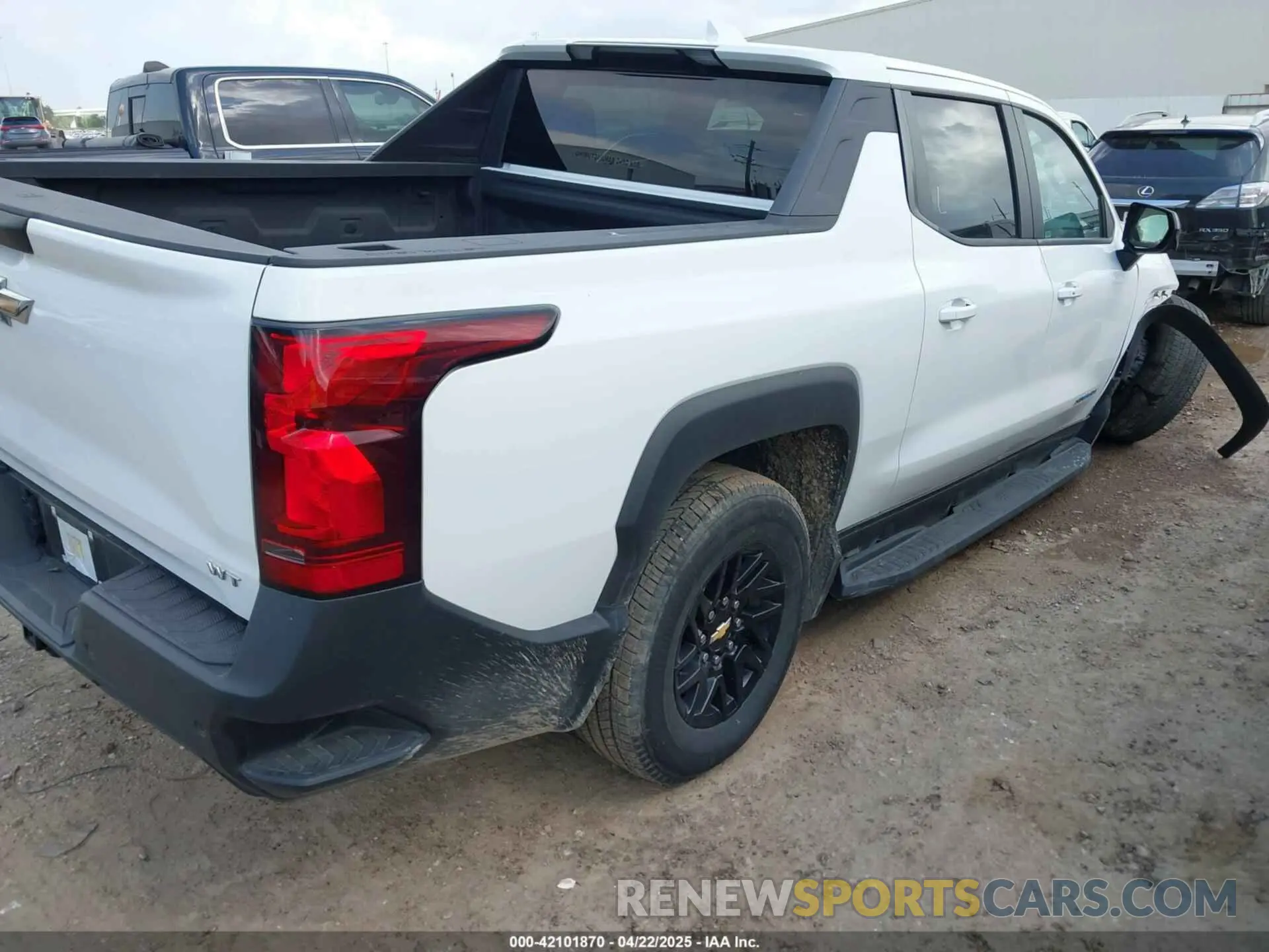 4 Photograph of a damaged car 1GC10VEL6RU200925 CHEVROLET SILVERADO EV 2024