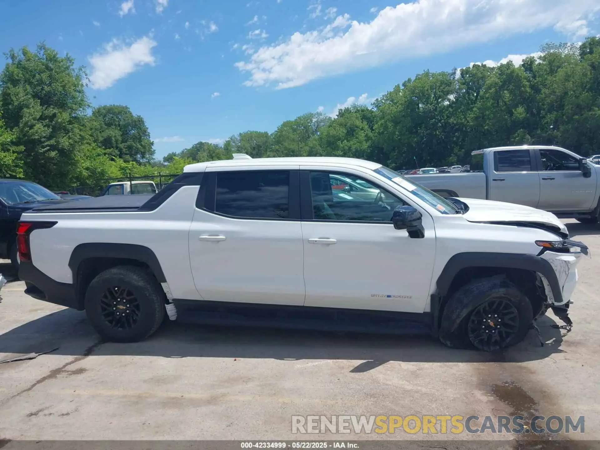 14 Photograph of a damaged car 1GC10VEL8RU200859 CHEVROLET SILVERADO EV 2024