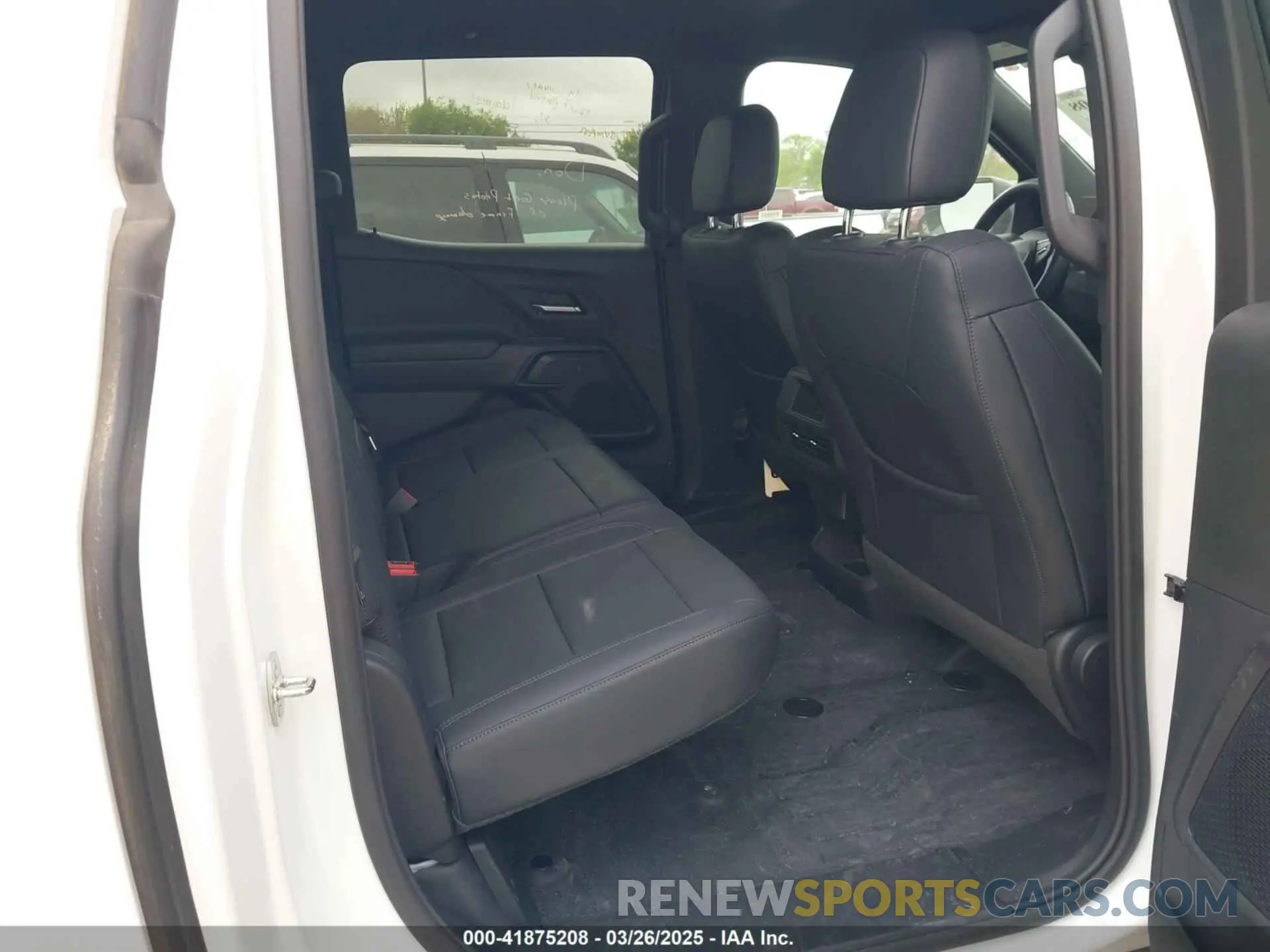 8 Photograph of a damaged car 1GC10VEL9RU200904 CHEVROLET SILVERADO EV 2024