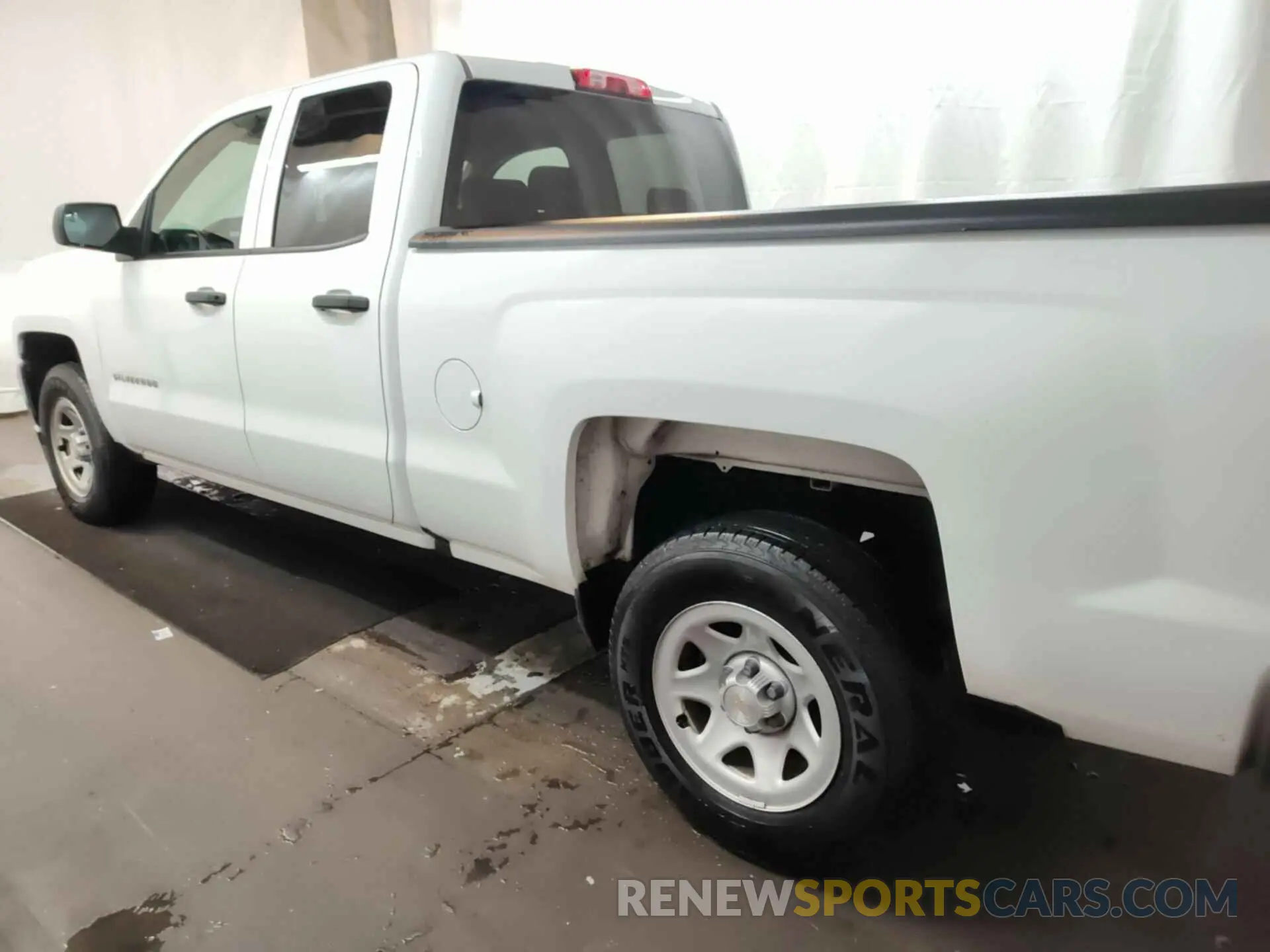 18 Photograph of a damaged car 2GCRCNEC7K1162701 CHEVROLET SILVERADO LD 2019