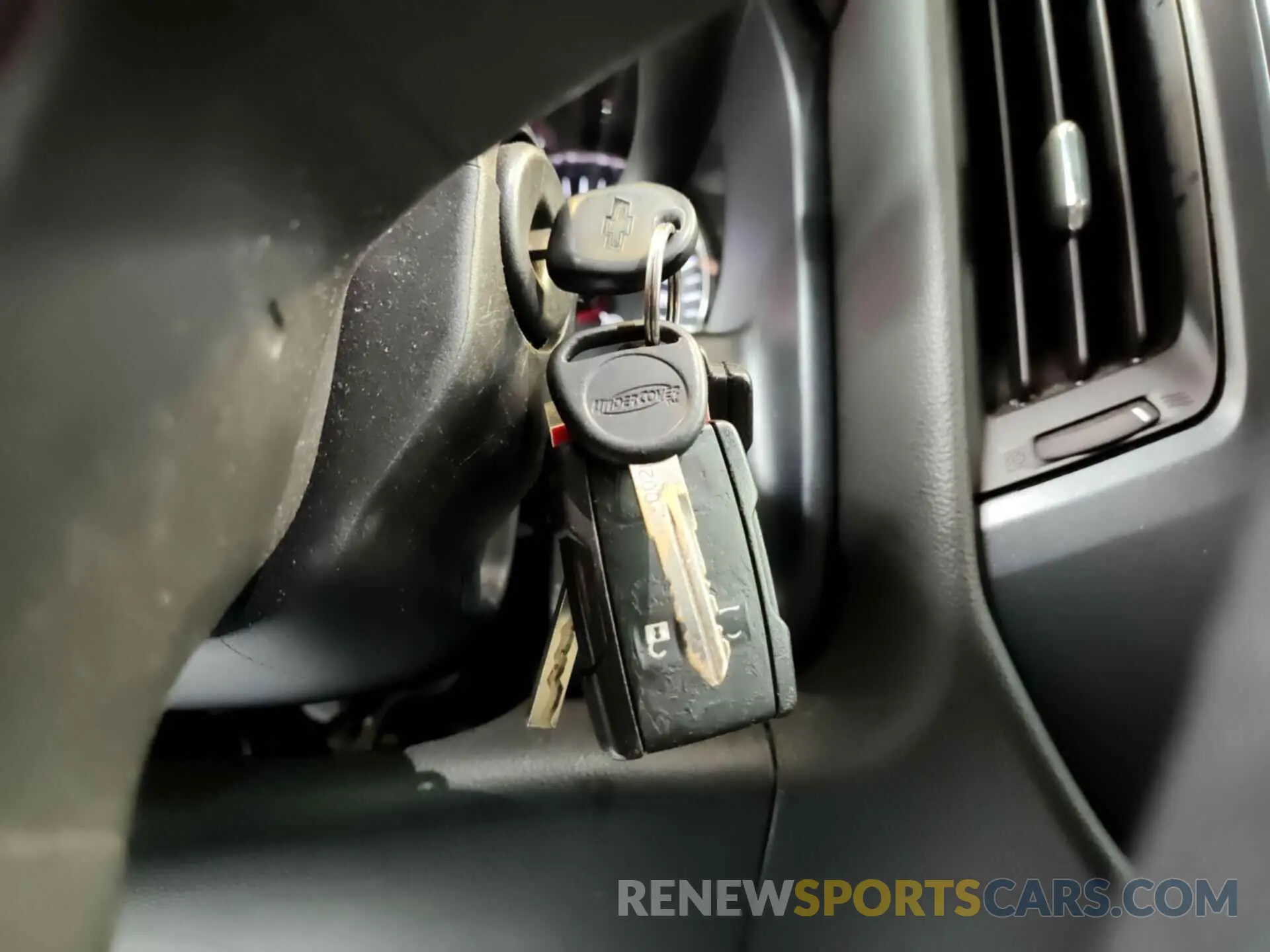 4 Photograph of a damaged car 2GCRCNEC7K1162701 CHEVROLET SILVERADO LD 2019