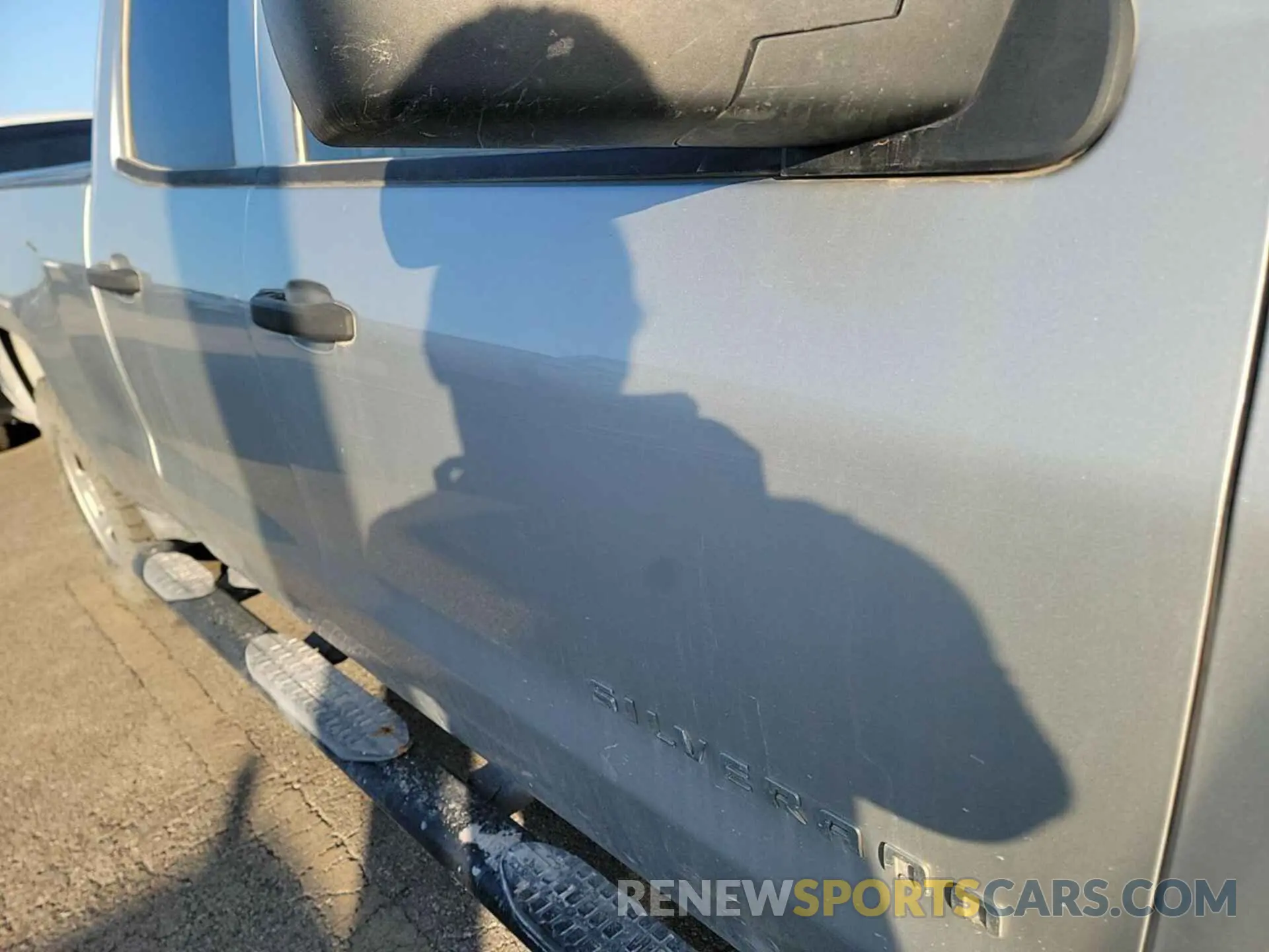 10 Photograph of a damaged car 2GCVKNEC2K1160999 CHEVROLET SILVERADO LD 2019