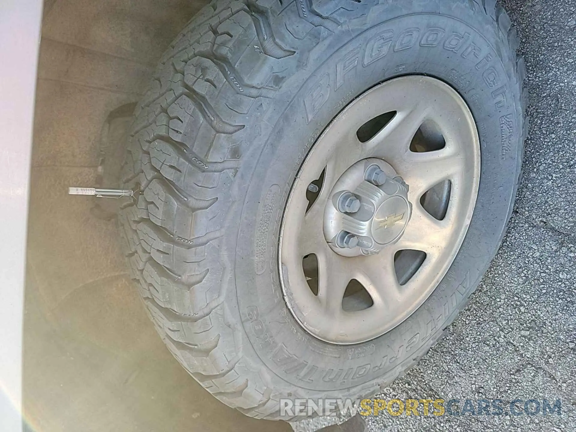 9 Photograph of a damaged car 2GCVKNEC2K1160999 CHEVROLET SILVERADO LD 2019