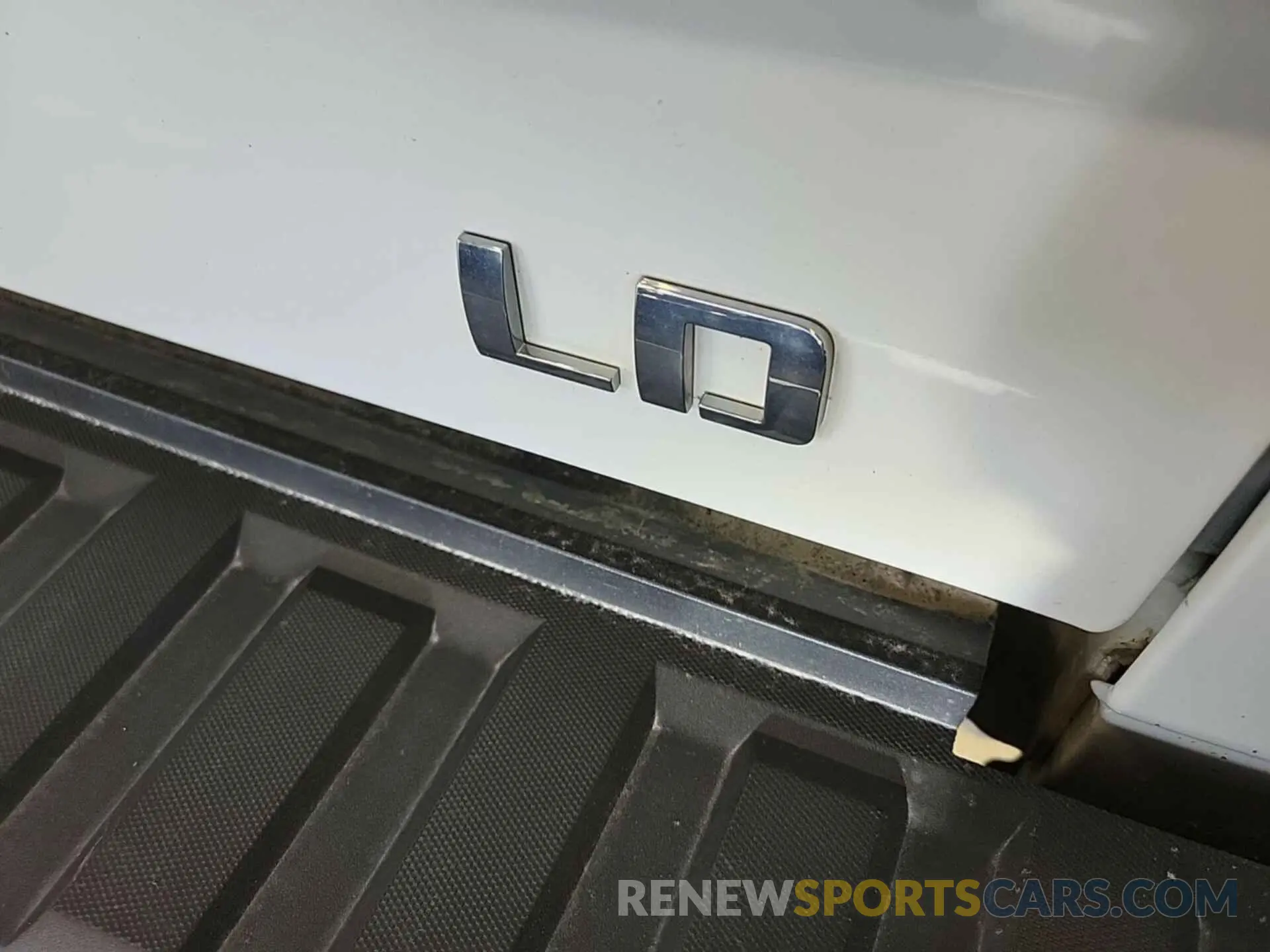 4 Photograph of a damaged car 2GCVKNEC3K1201897 CHEVROLET SILVERADO LD 2019