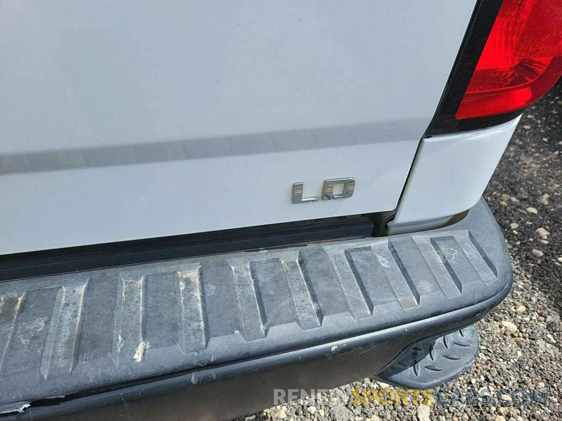28 Photograph of a damaged car 2GCVKNEC6K1101745 CHEVROLET SILVERADO LD 2019