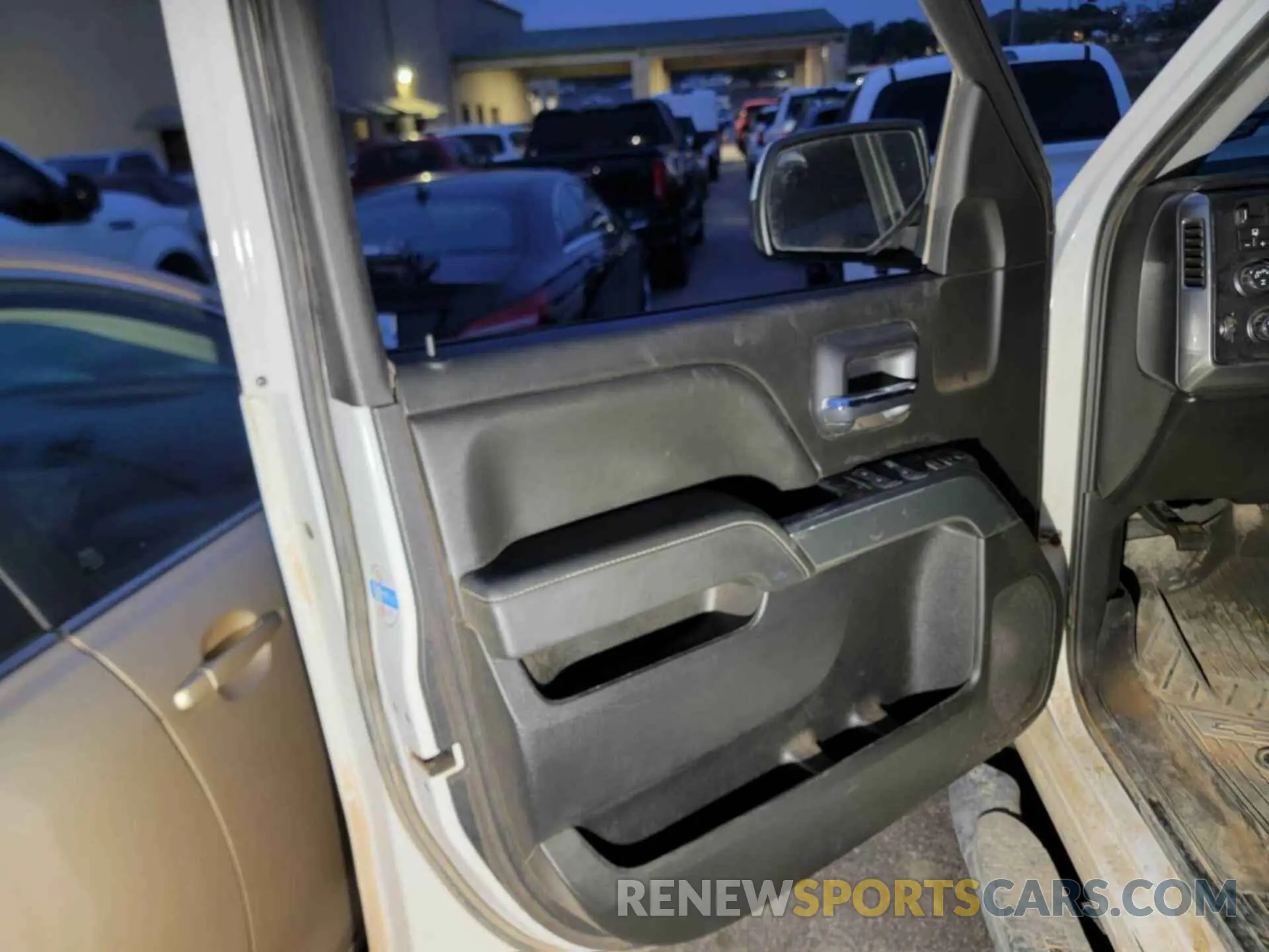 8 Photograph of a damaged car 2GCVKPEC1K1176428 CHEVROLET SILVERADO LD 2019