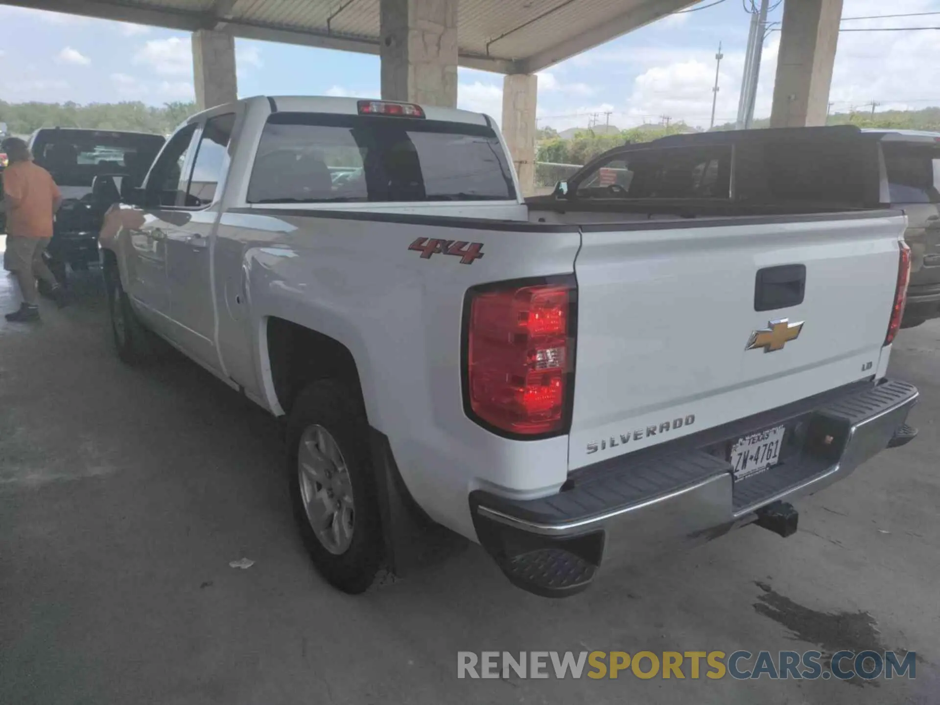 4 Photograph of a damaged car 2GCVKPEC7K1195890 CHEVROLET SILVERADO LD 2019