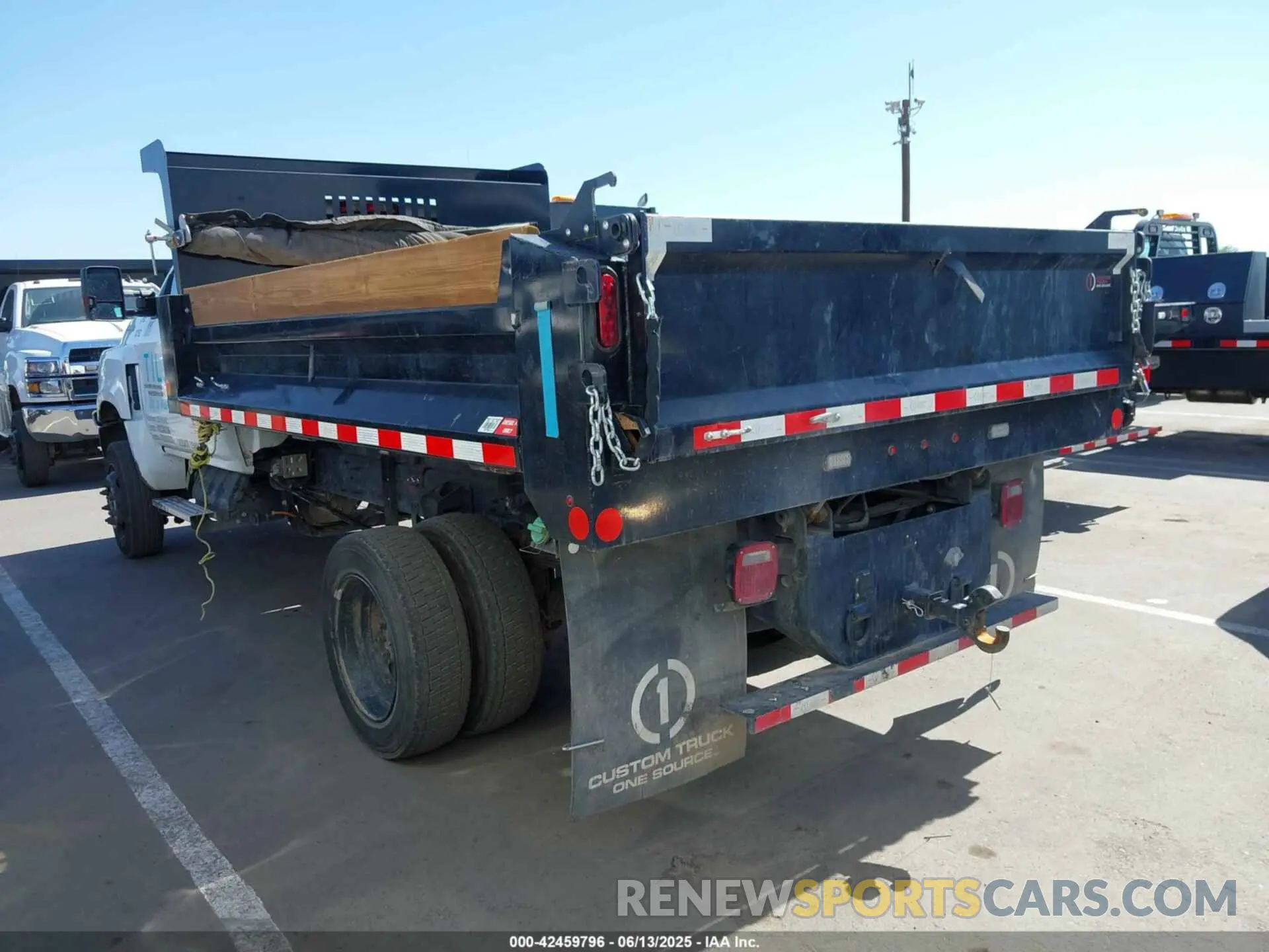 3 Photograph of a damaged car 1HTKJPVM3PH218491 CHEVROLET SILVERADO MD 2023