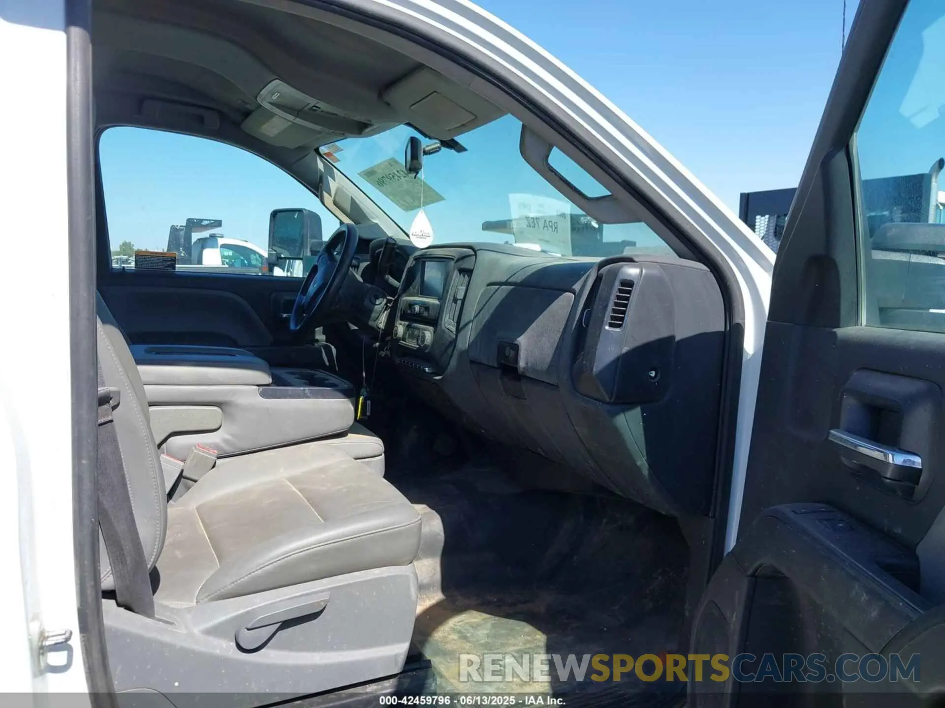 7 Photograph of a damaged car 1HTKJPVM3PH218491 CHEVROLET SILVERADO MD 2023