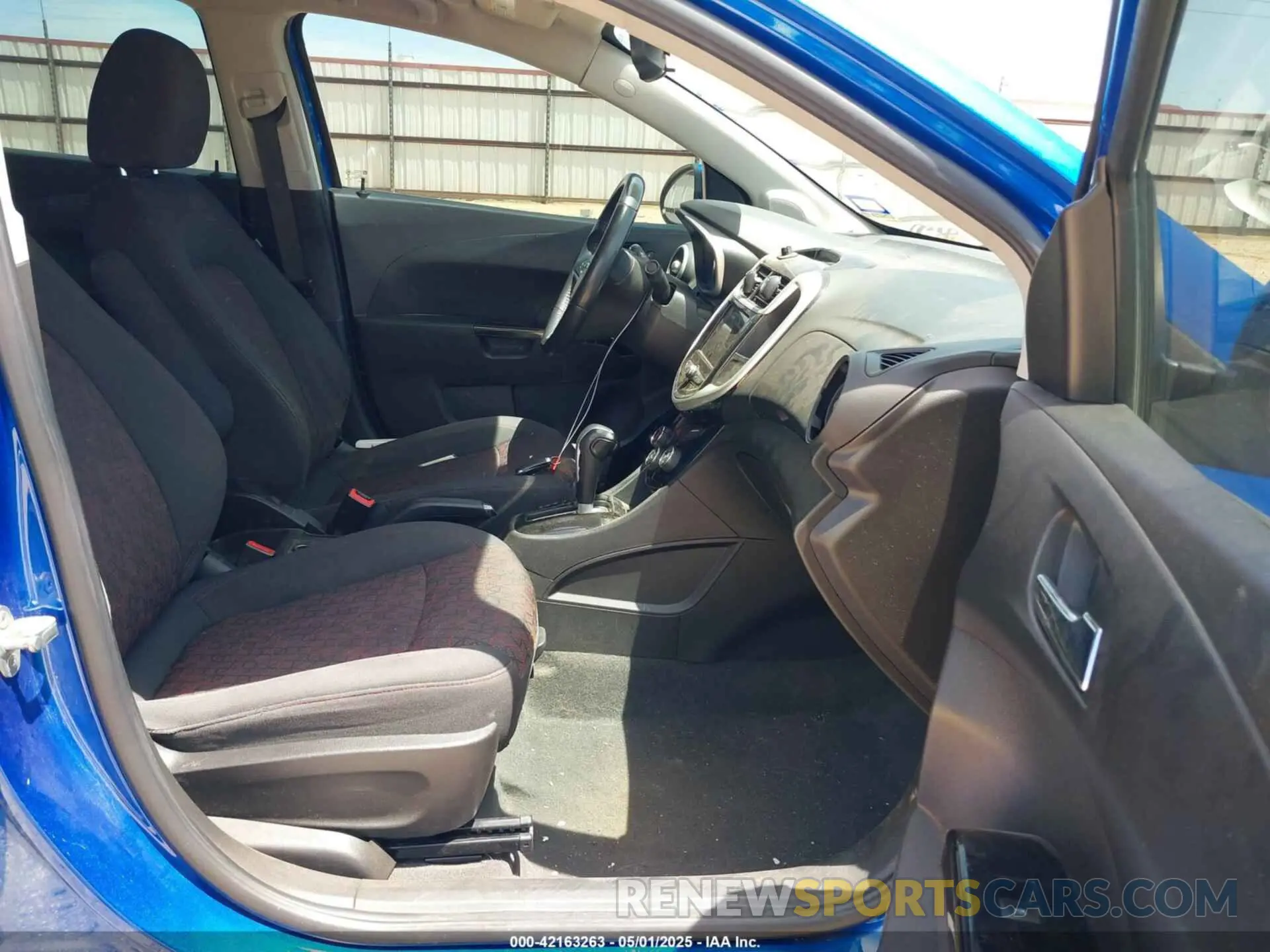 5 Photograph of a damaged car 1G1JD5SB9K4109517 CHEVROLET SONIC 2019