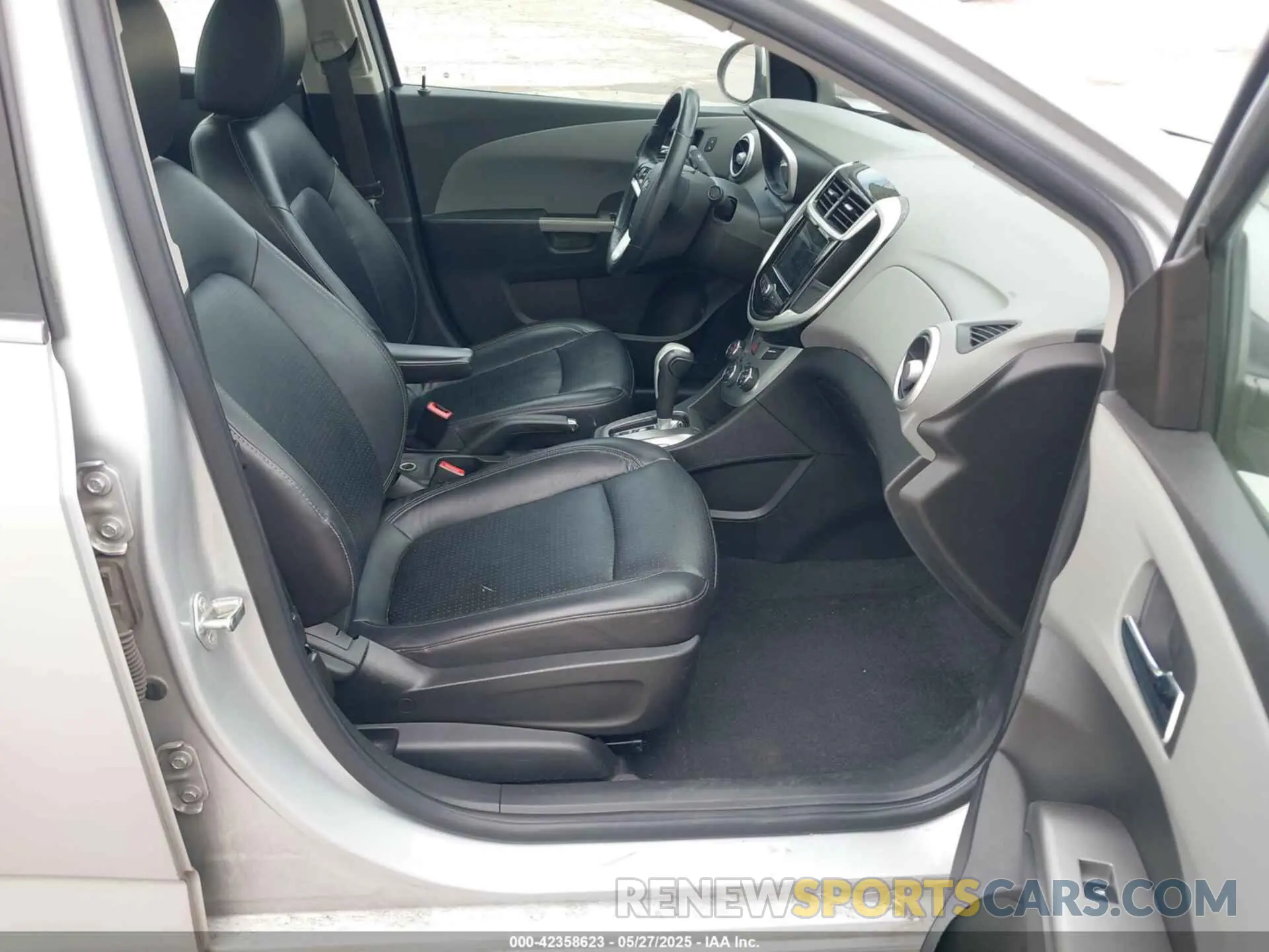 5 Photograph of a damaged car 1G1JF5SB9K4121032 CHEVROLET SONIC 2019