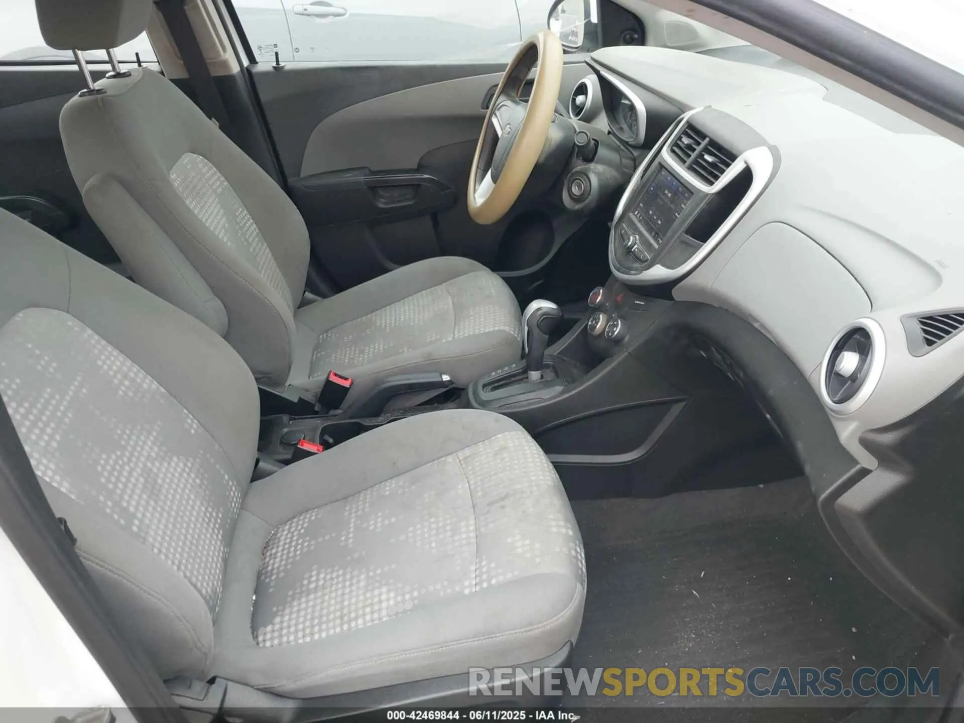 5 Photograph of a damaged car 1G1JB5SB1L4101869 CHEVROLET SONIC 2020