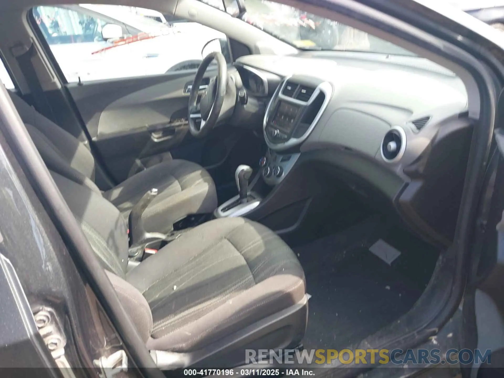 5 Photograph of a damaged car 1G1JD5SB0L4118267 CHEVROLET SONIC 2020