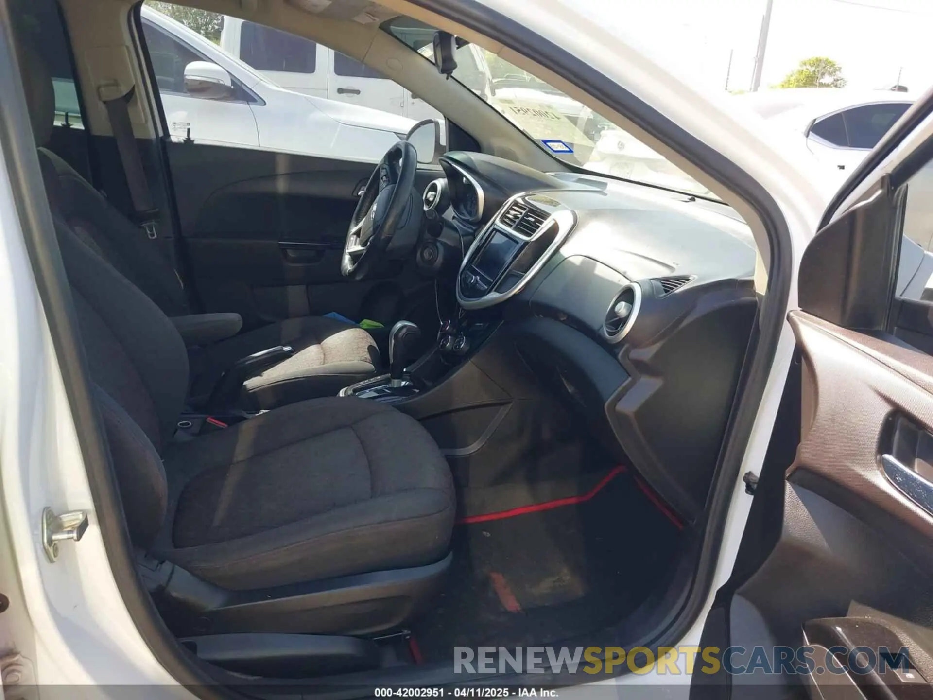 5 Photograph of a damaged car 1G1JD5SB0L4126918 CHEVROLET SONIC 2020