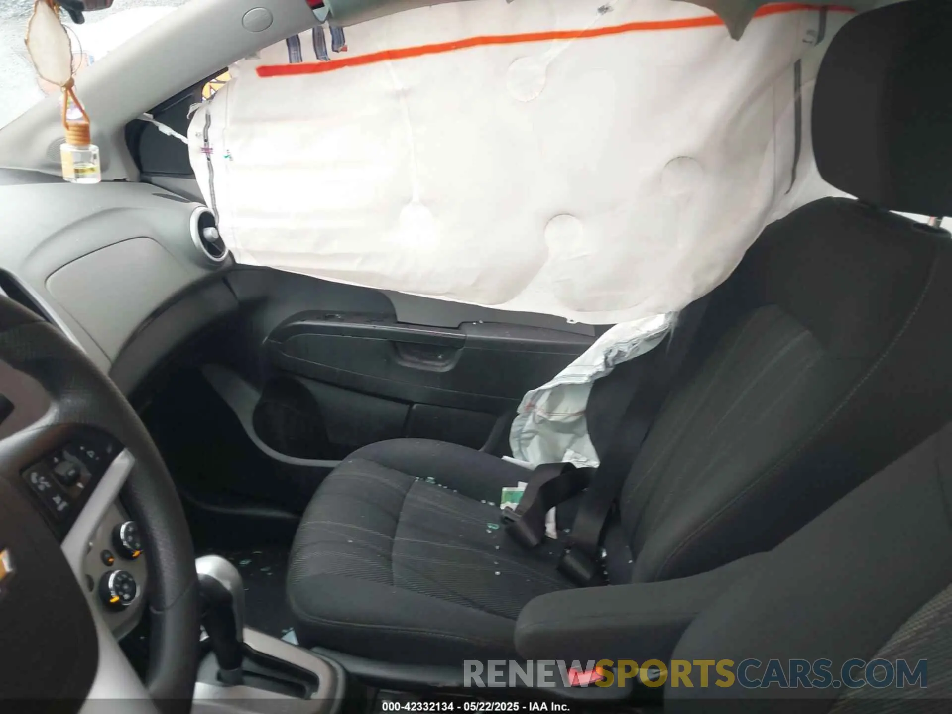 5 Photograph of a damaged car 1G1JD5SB3L4104217 CHEVROLET SONIC 2020