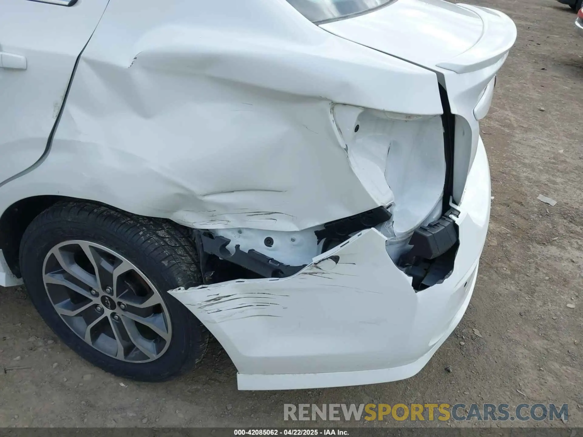 6 Photograph of a damaged car 1G1JD5SB6L4100503 CHEVROLET SONIC 2020