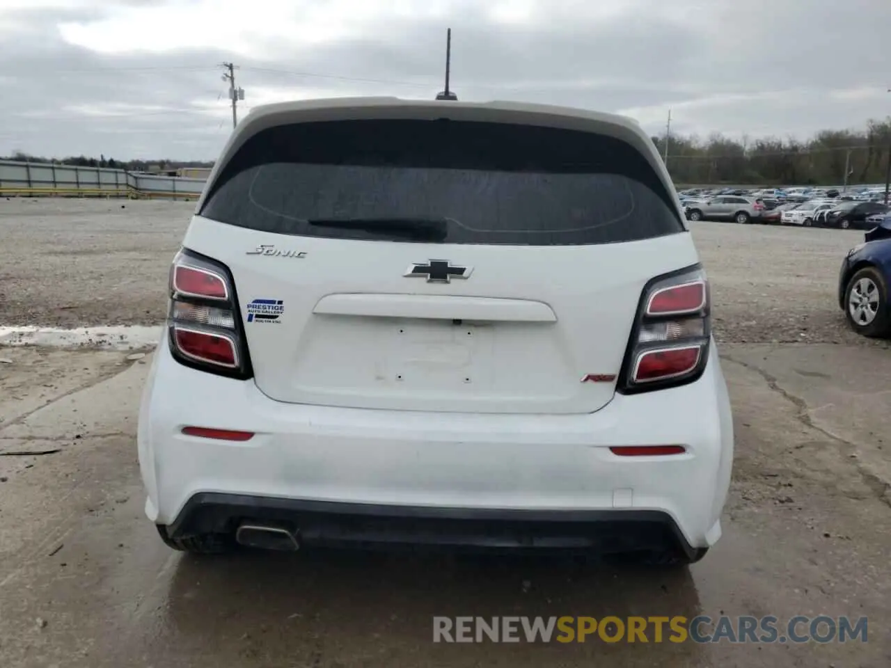 6 Photograph of a damaged car 1G1JD6SB2L4100309 CHEVROLET SONIC 2020