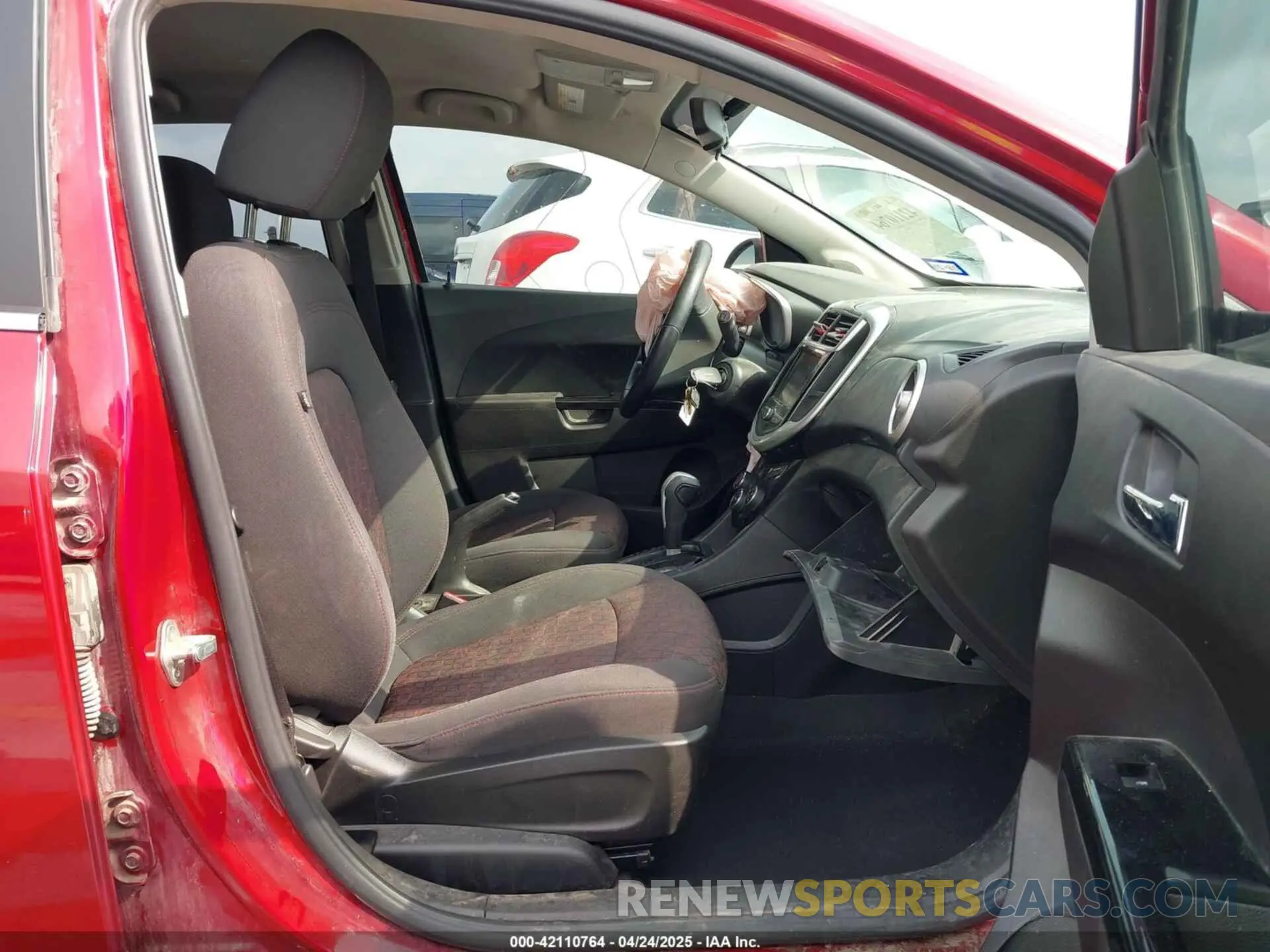 5 Photograph of a damaged car 1G1JD6SB4L4137362 CHEVROLET SONIC 2020