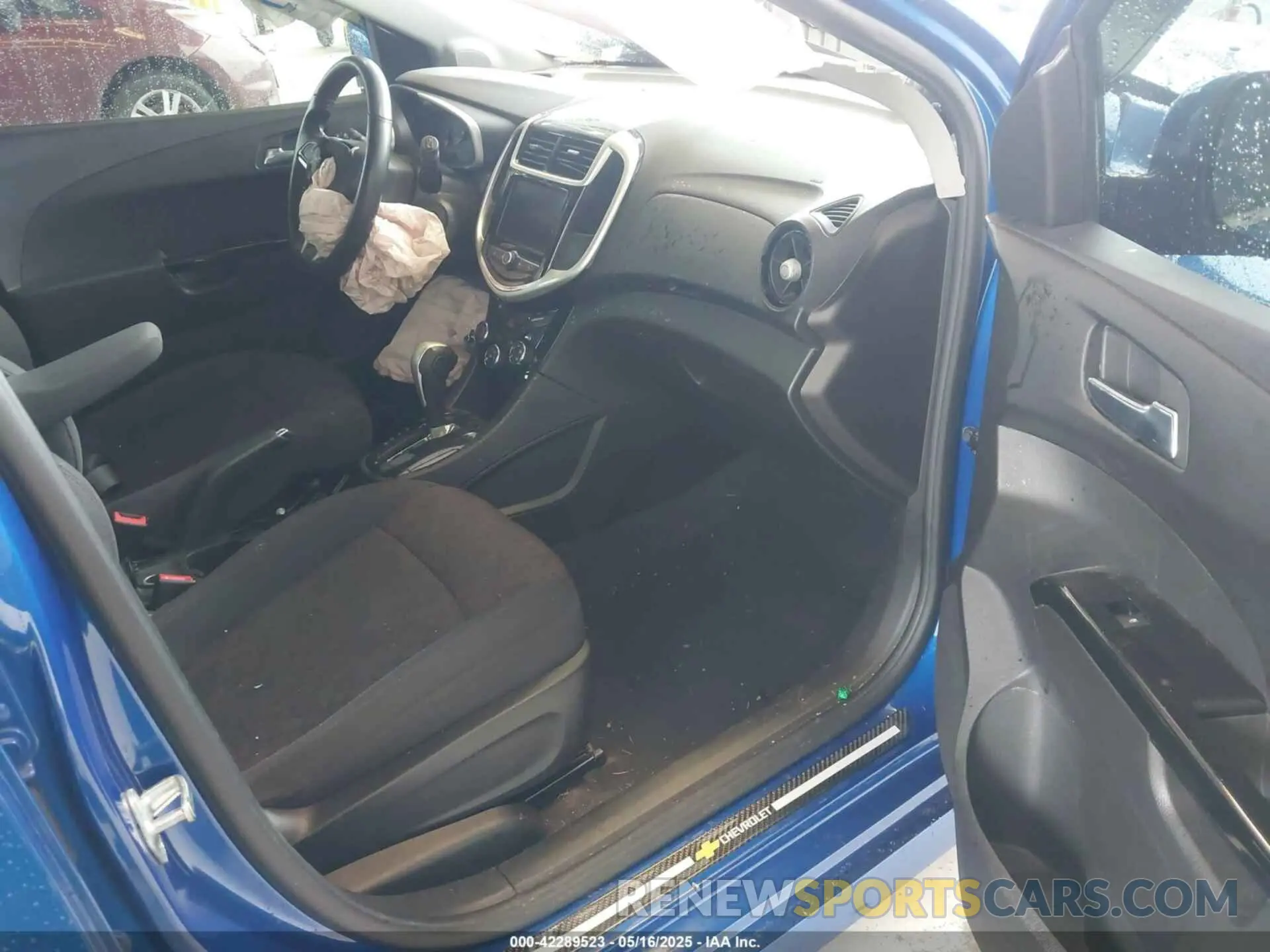 5 Photograph of a damaged car 1G1JD6SB8L4135761 CHEVROLET SONIC 2020