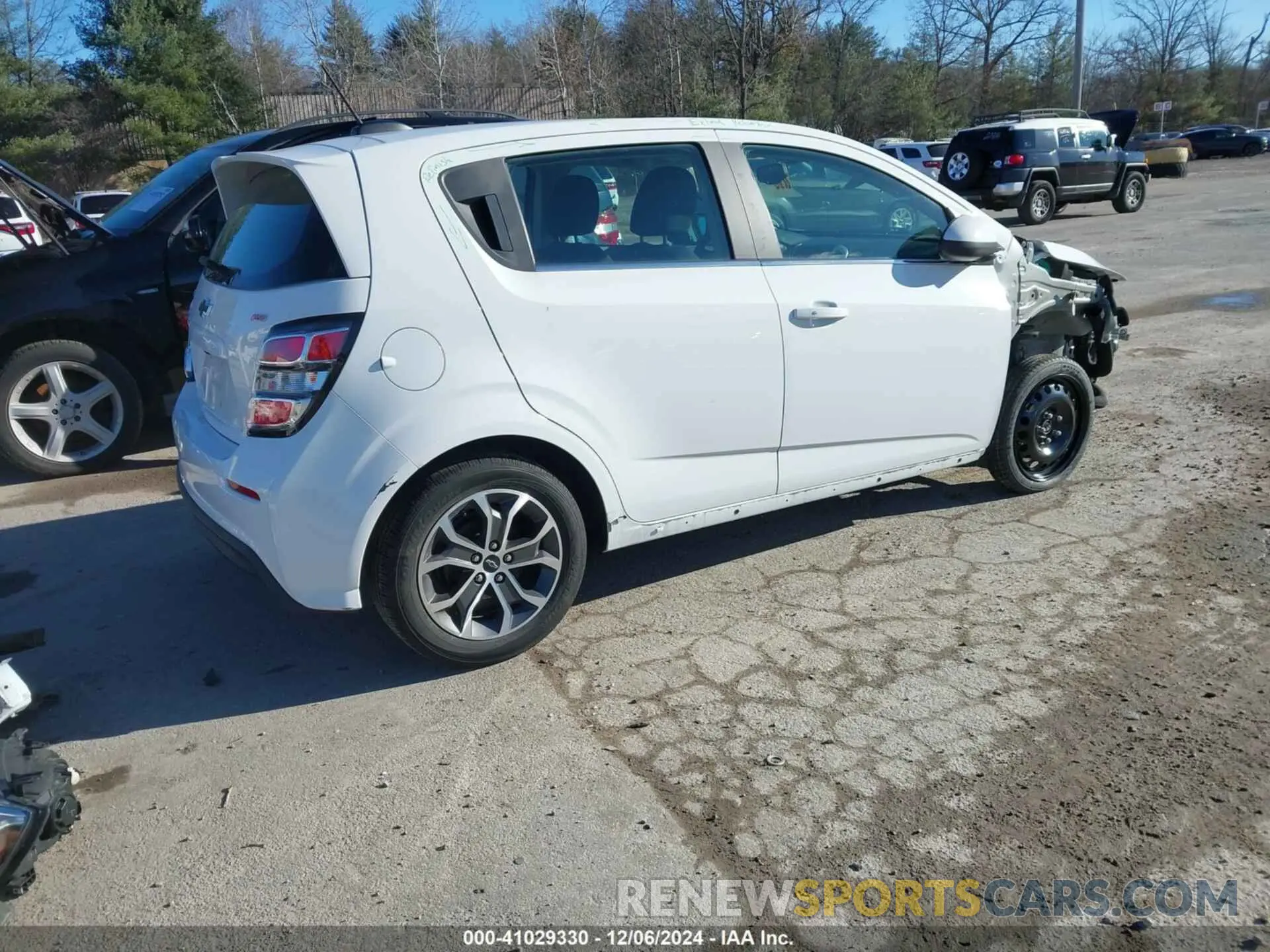 4 Photograph of a damaged car 1G1JD6SBXL4118671 CHEVROLET SONIC 2020