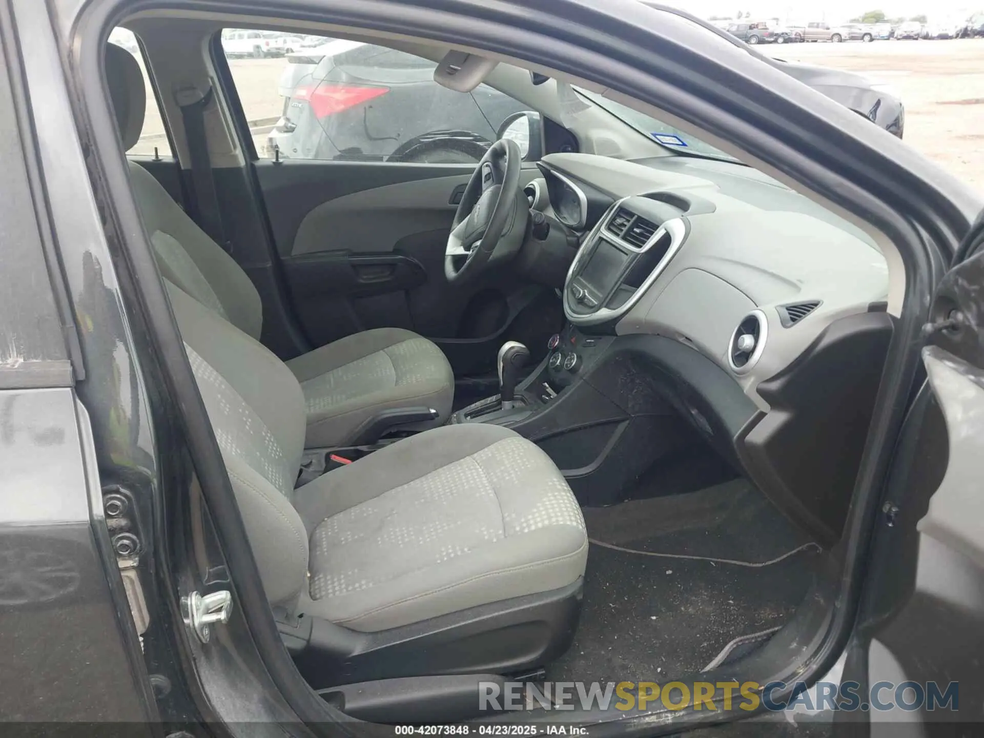 5 Photograph of a damaged car 1G1JG6SB3L4113450 CHEVROLET SONIC 2020