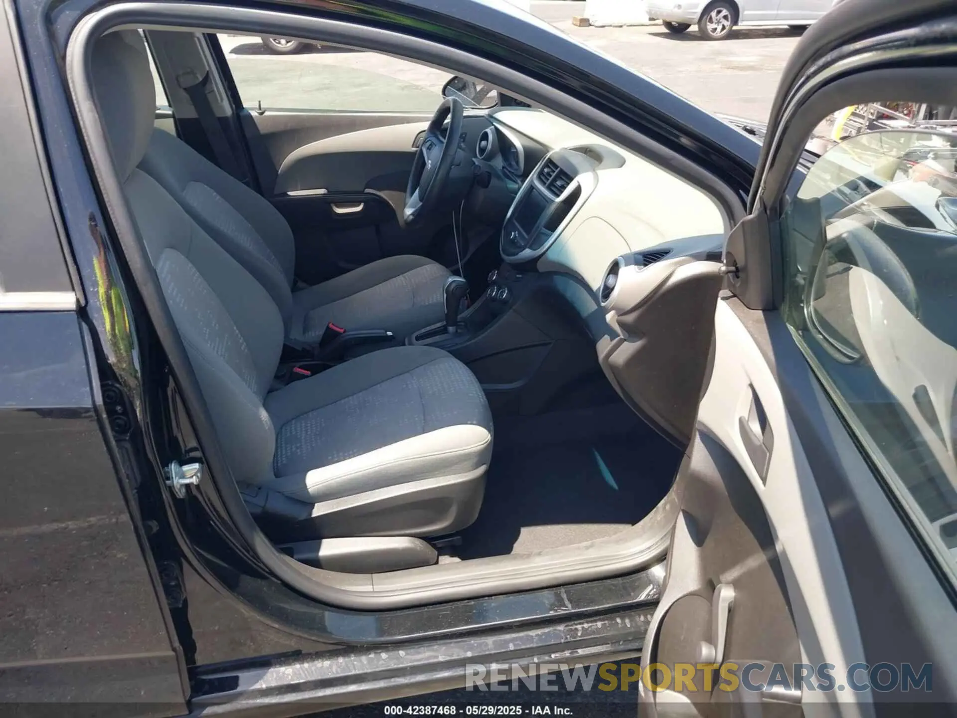 5 Photograph of a damaged car 1G1JG6SB9L4129149 CHEVROLET SONIC 2020